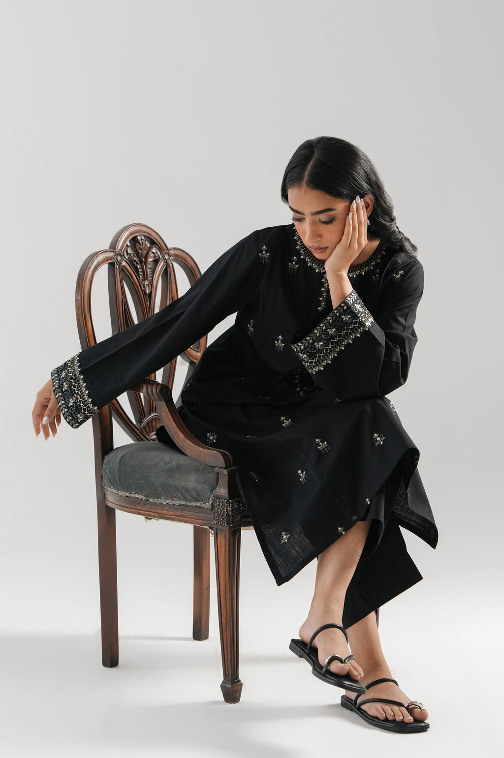 EMBROIDERED SUIT
