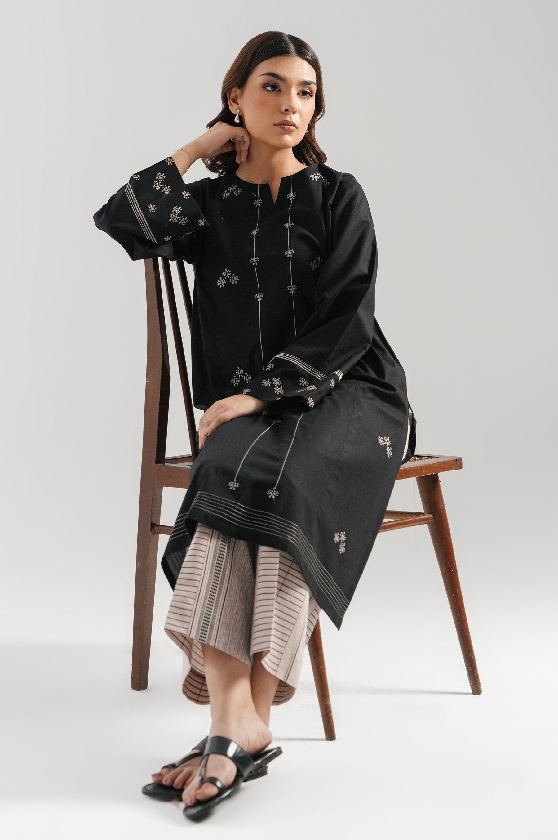 STITCHED EMBROIDERED CAMBRIC SHIRT BOTTOM