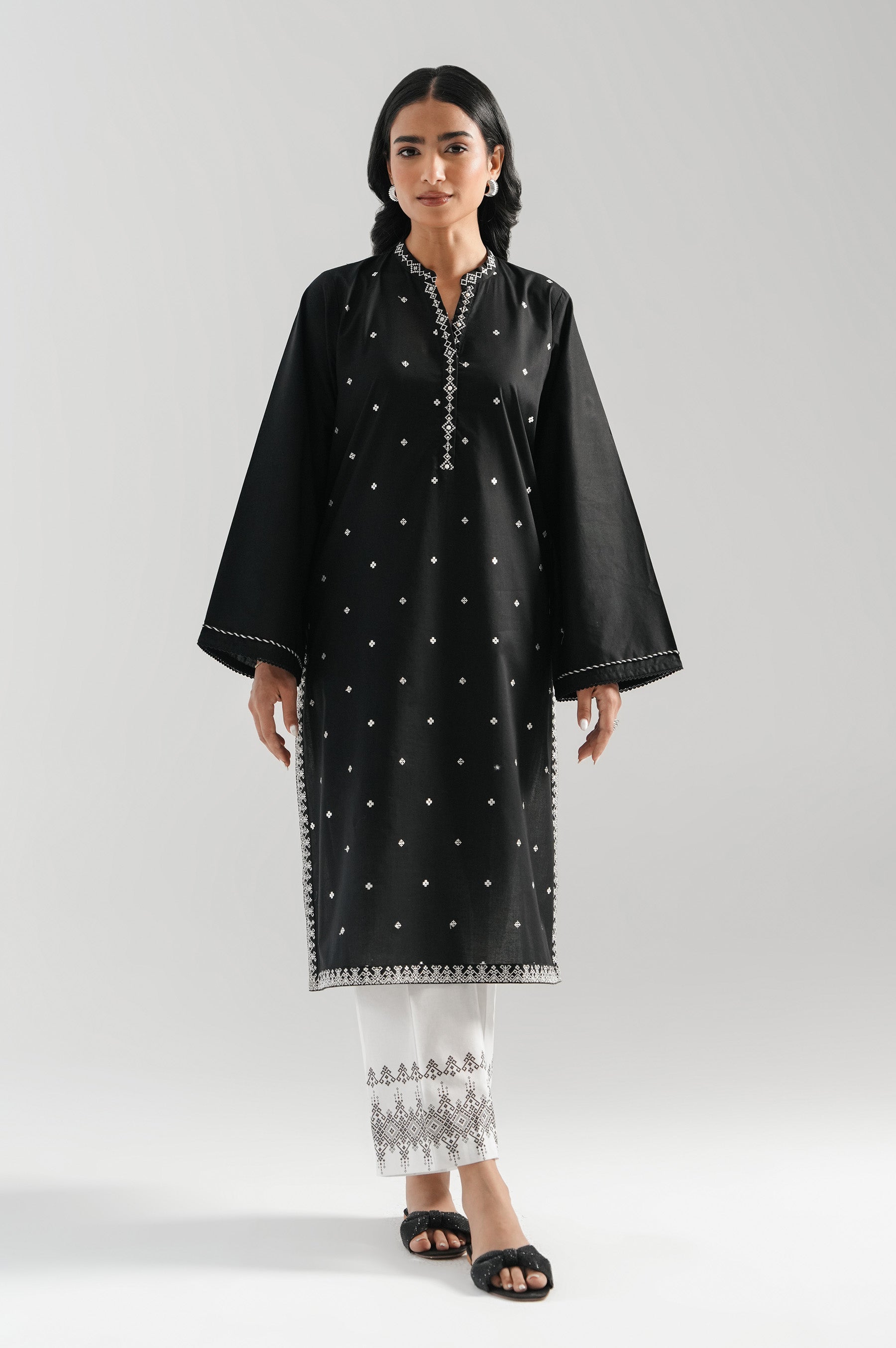 STITCHED EMBROIDERED CAMBRIC SHIRT BOTTOM