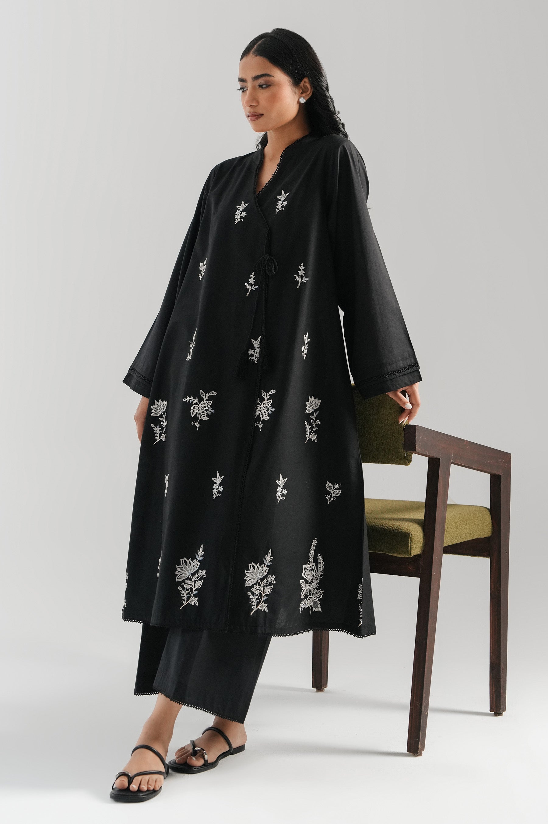 STITCHED EMBROIDERED CAMBRIC SHIRT BOTTOM