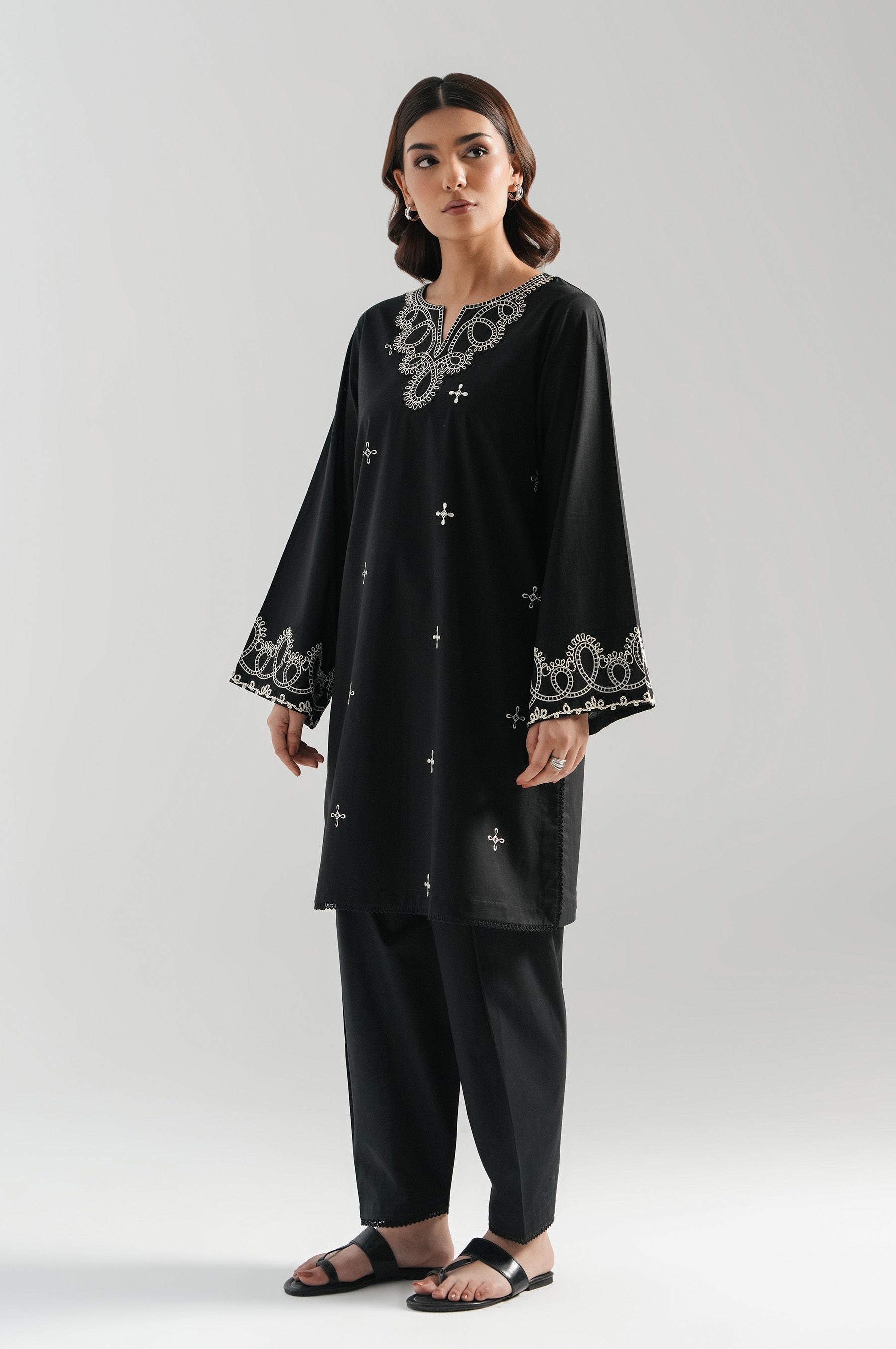 STITCHED EMBROIDERED CAMBRIC SHIRT BOTTOM