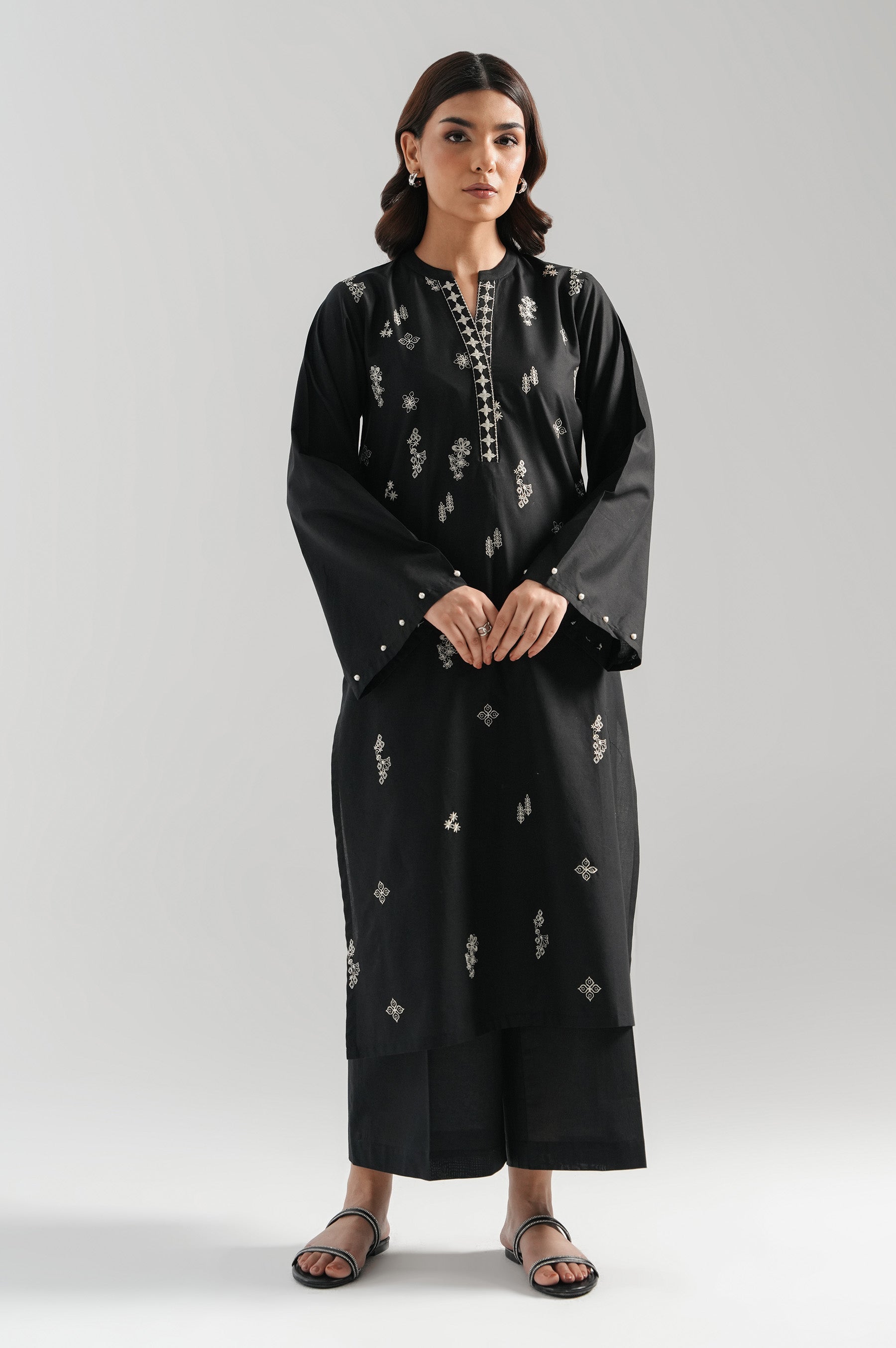 STITCHED EMBROIDERED CAMBRIC SHIRT BOTTOM