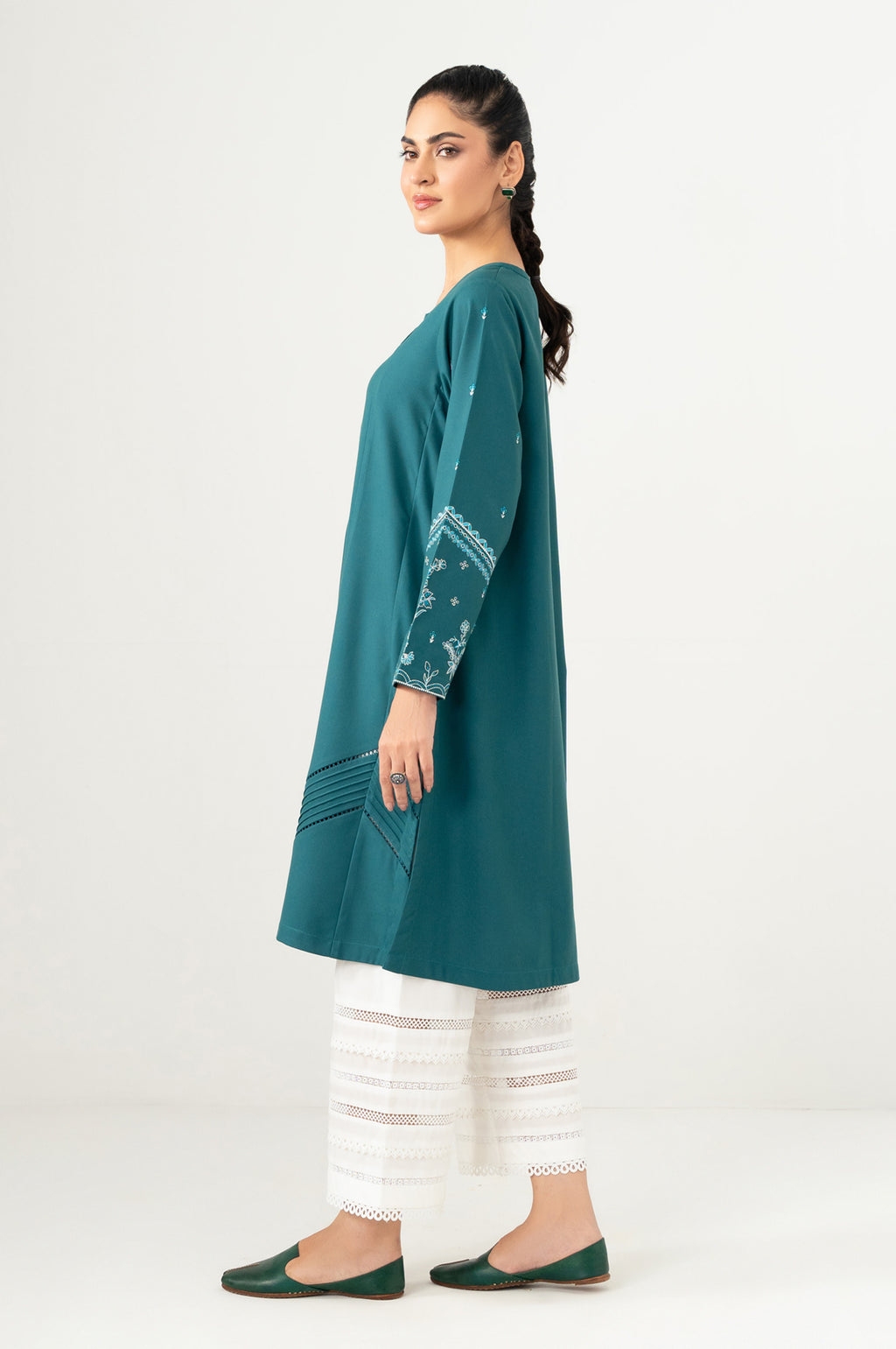 EMBROIDERED TOP