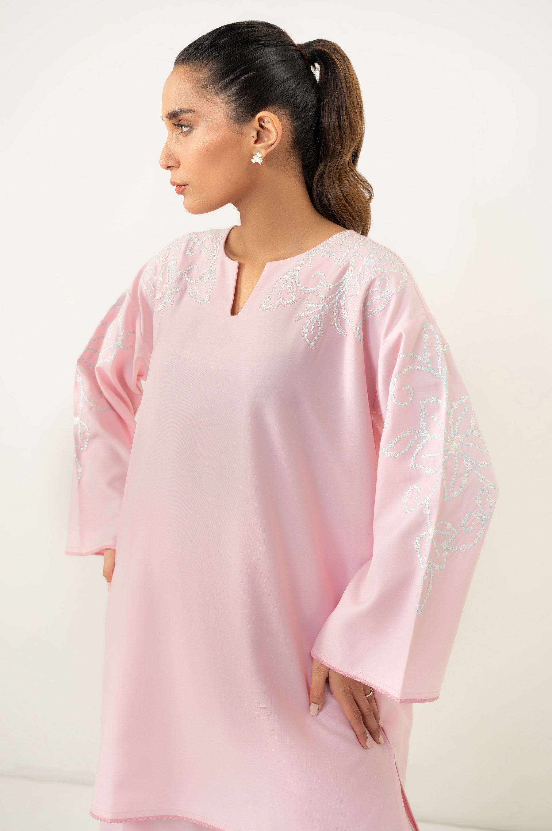 STITCHED EMBROIDERED SHIRT BOTTOM