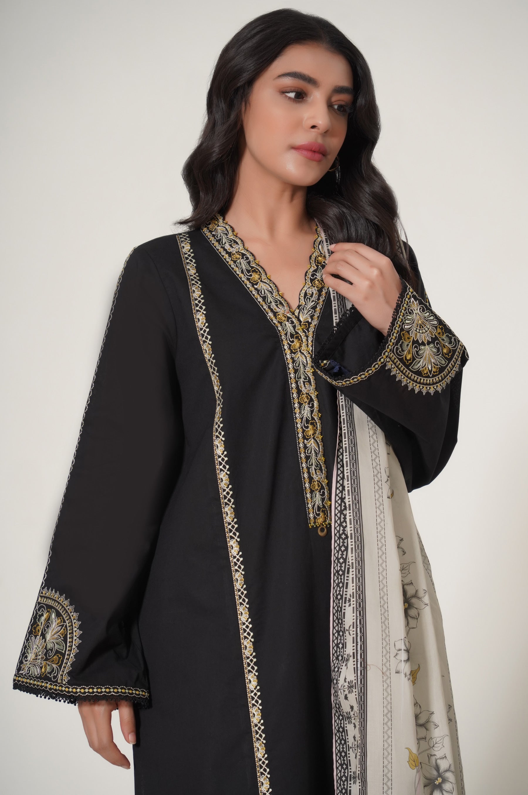 Unstitched 3 Piece Embroidered Slub Cambric Suit
