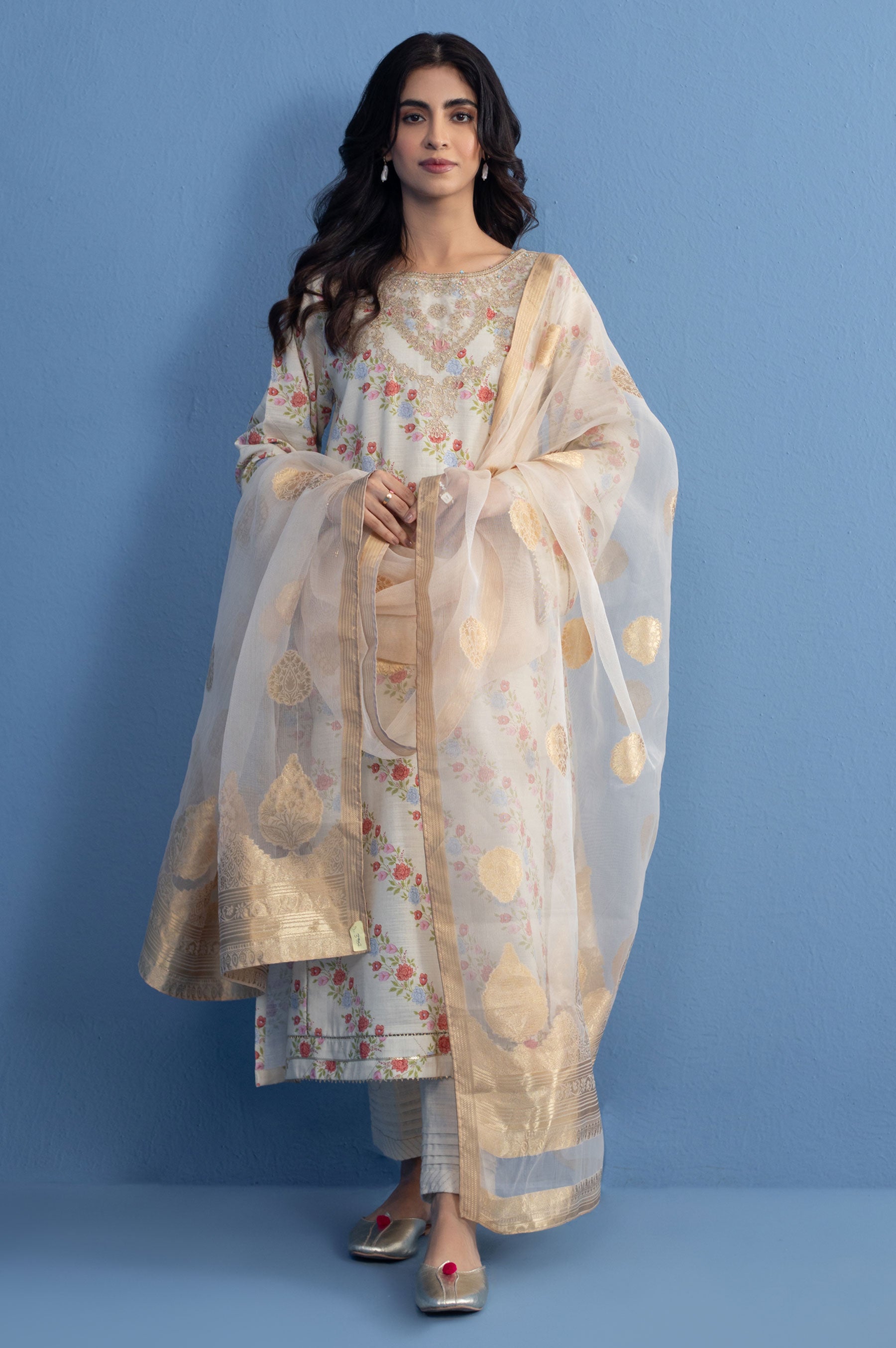 Unstitched 3 Piece Printed Khaddar Suit