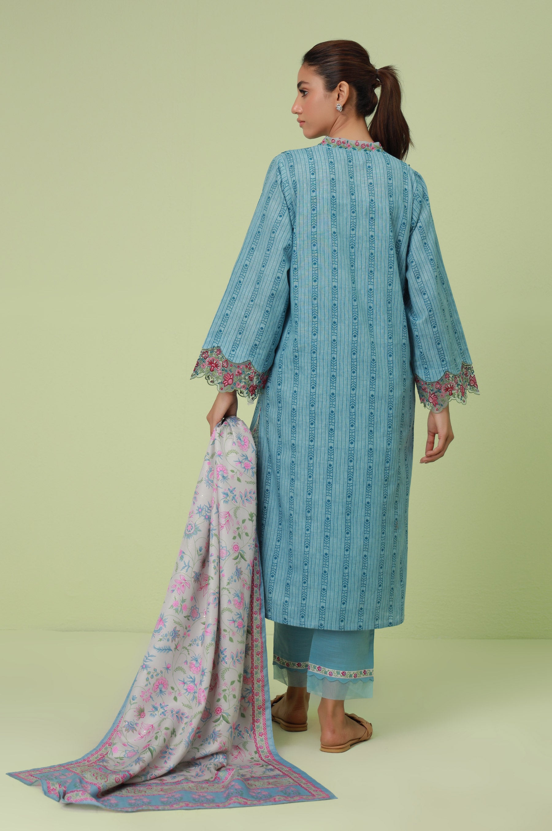 Unstitched 3 Piece Embroidered Khaddar Suit