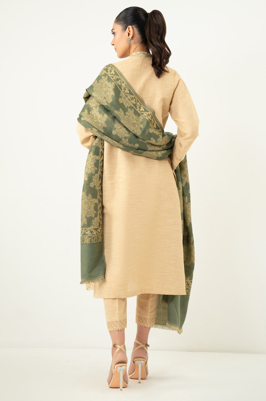 UNSTITCHED EMBROIDERED SUIT