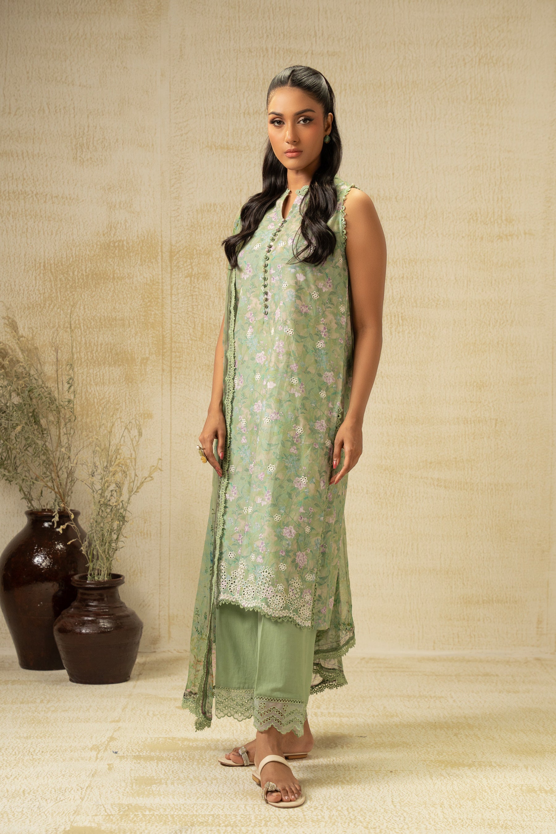 EMBROIDERED CHIKANKARI UNSTITCHED 3 PIECE SUIT (FACTORY E-OUTLET)