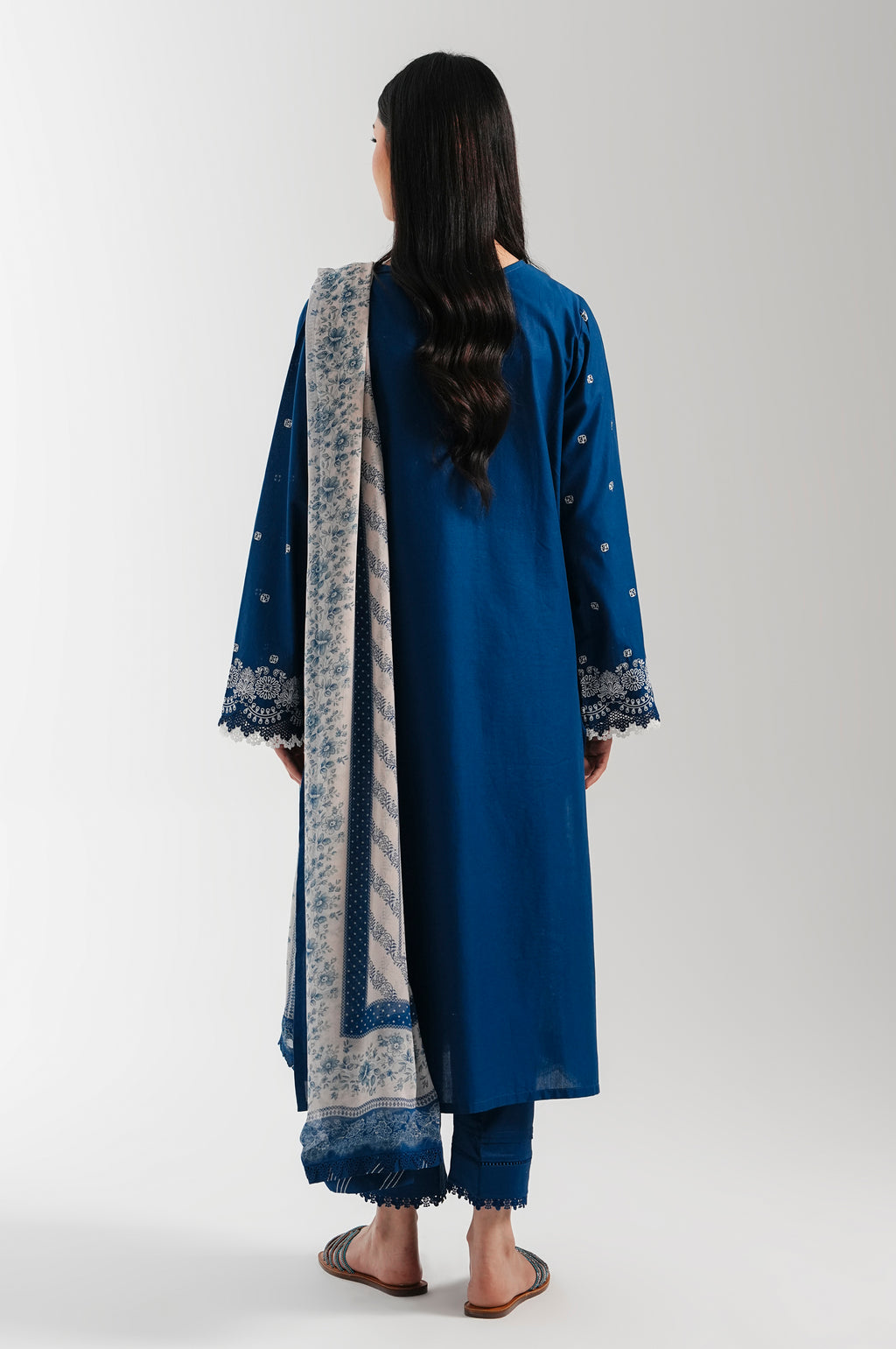 UNSTITCHED EMBROIDERED SUIT