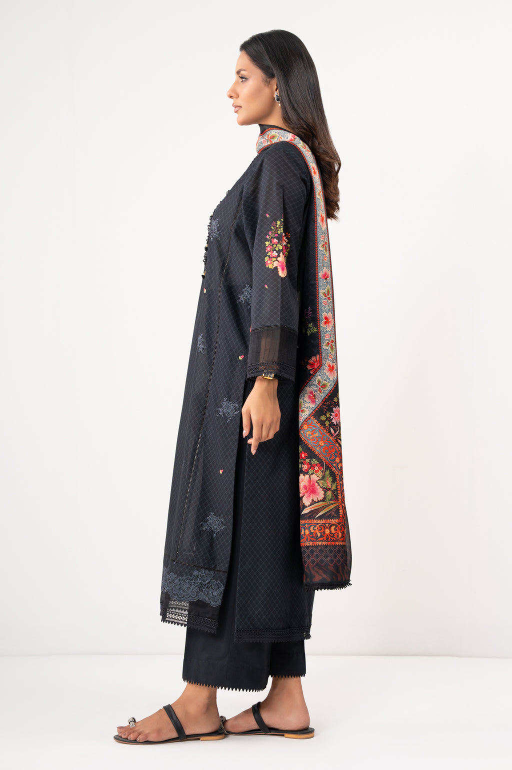 UNSTITCHED EMBROIDERED SUIT