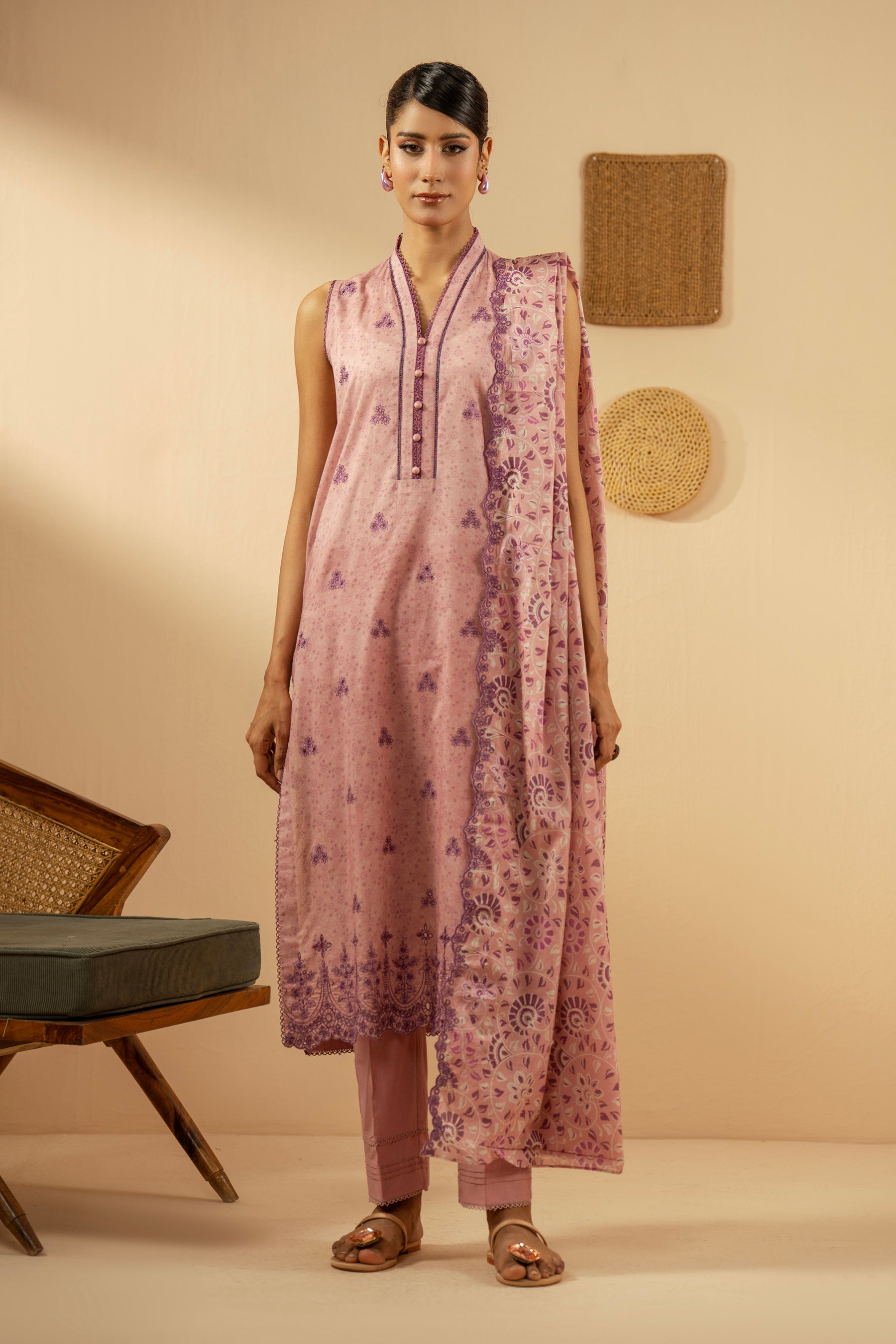 EMBROIDERED LAWN UNSTITCHED 3 PIECE SUIT (FACTORY E-OUTLET)
