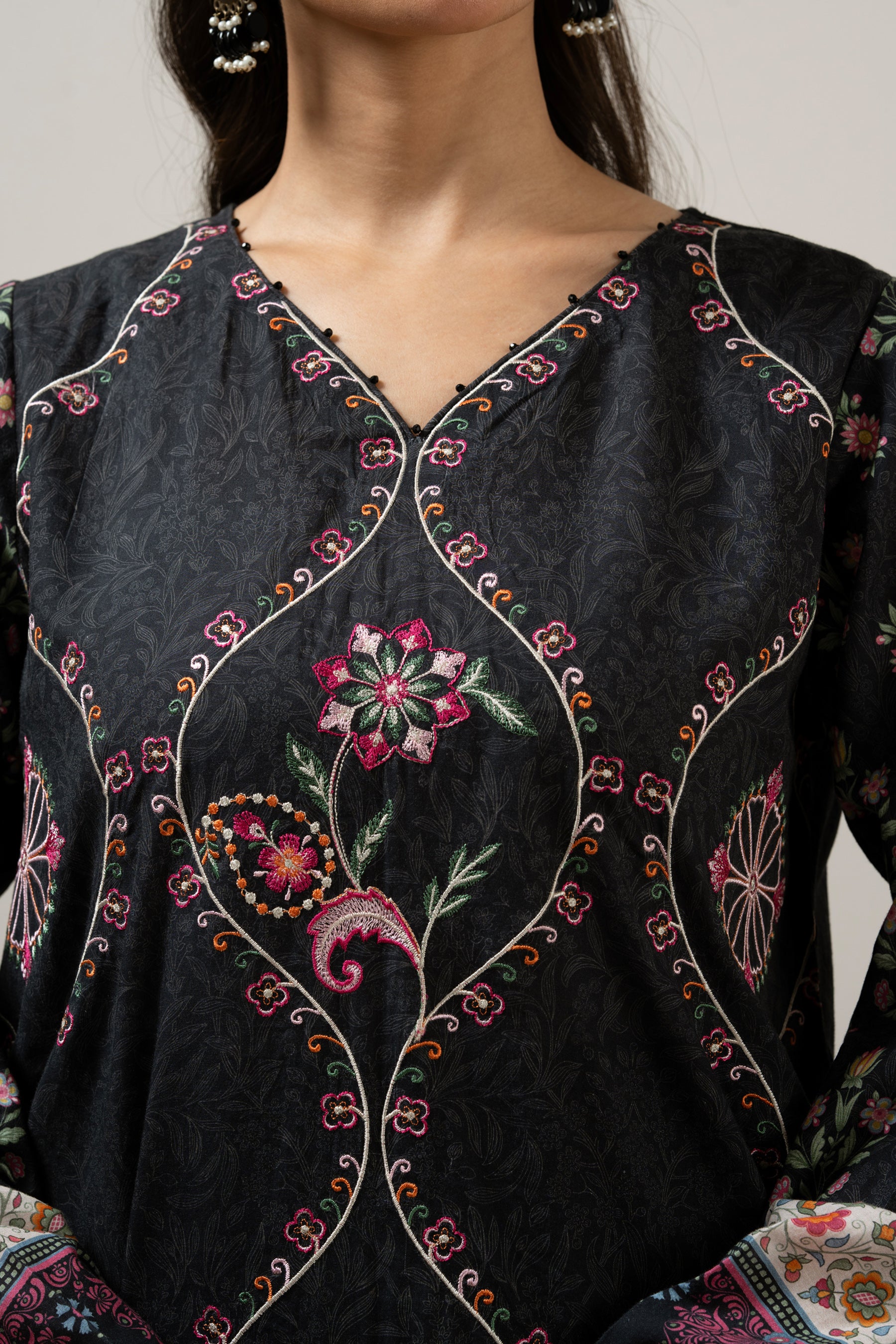 EMBROIDERED LAWN UNSTITCHED 3 PIECE SUIT