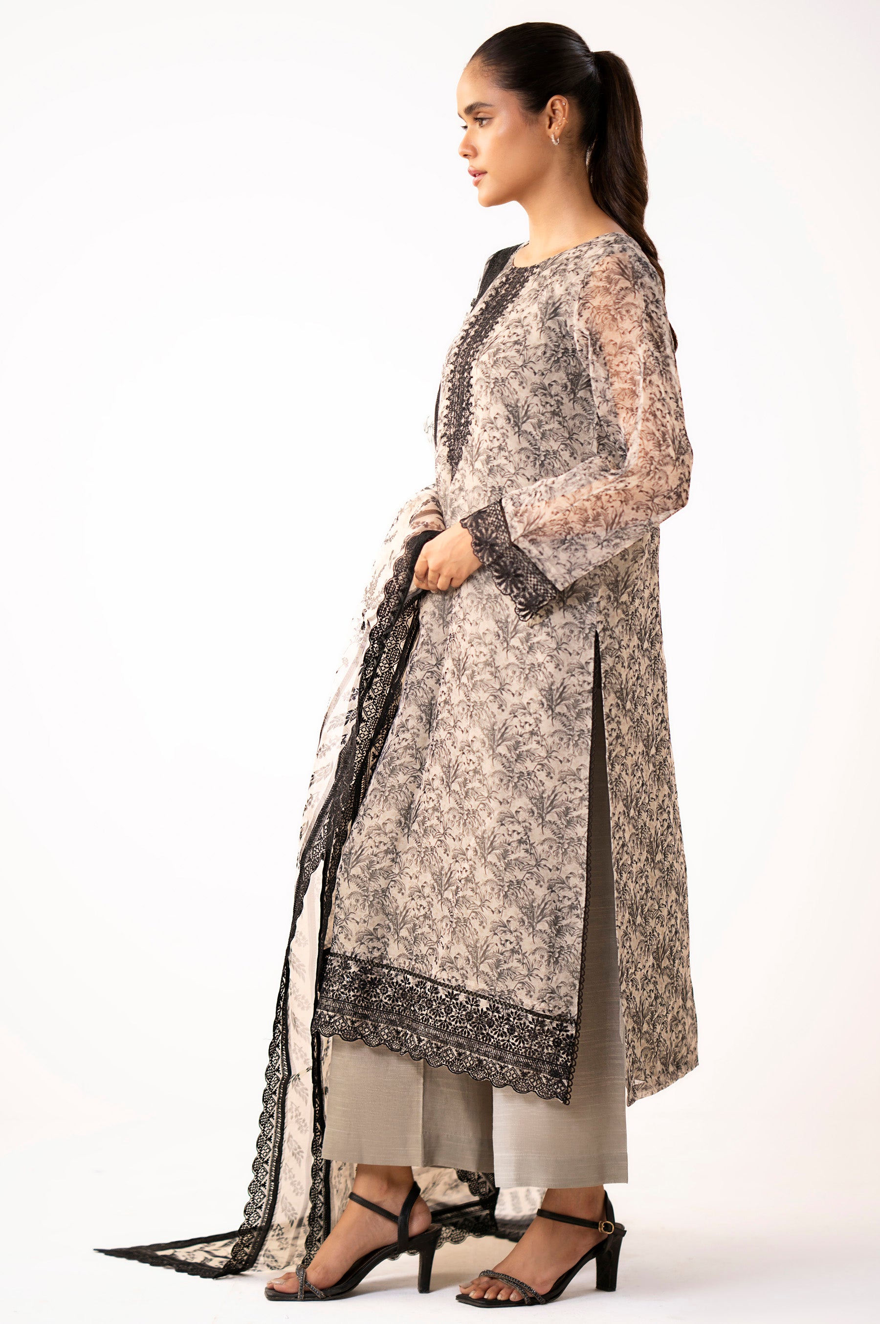 UNSTITCHED EMBROIDERED SUIT
