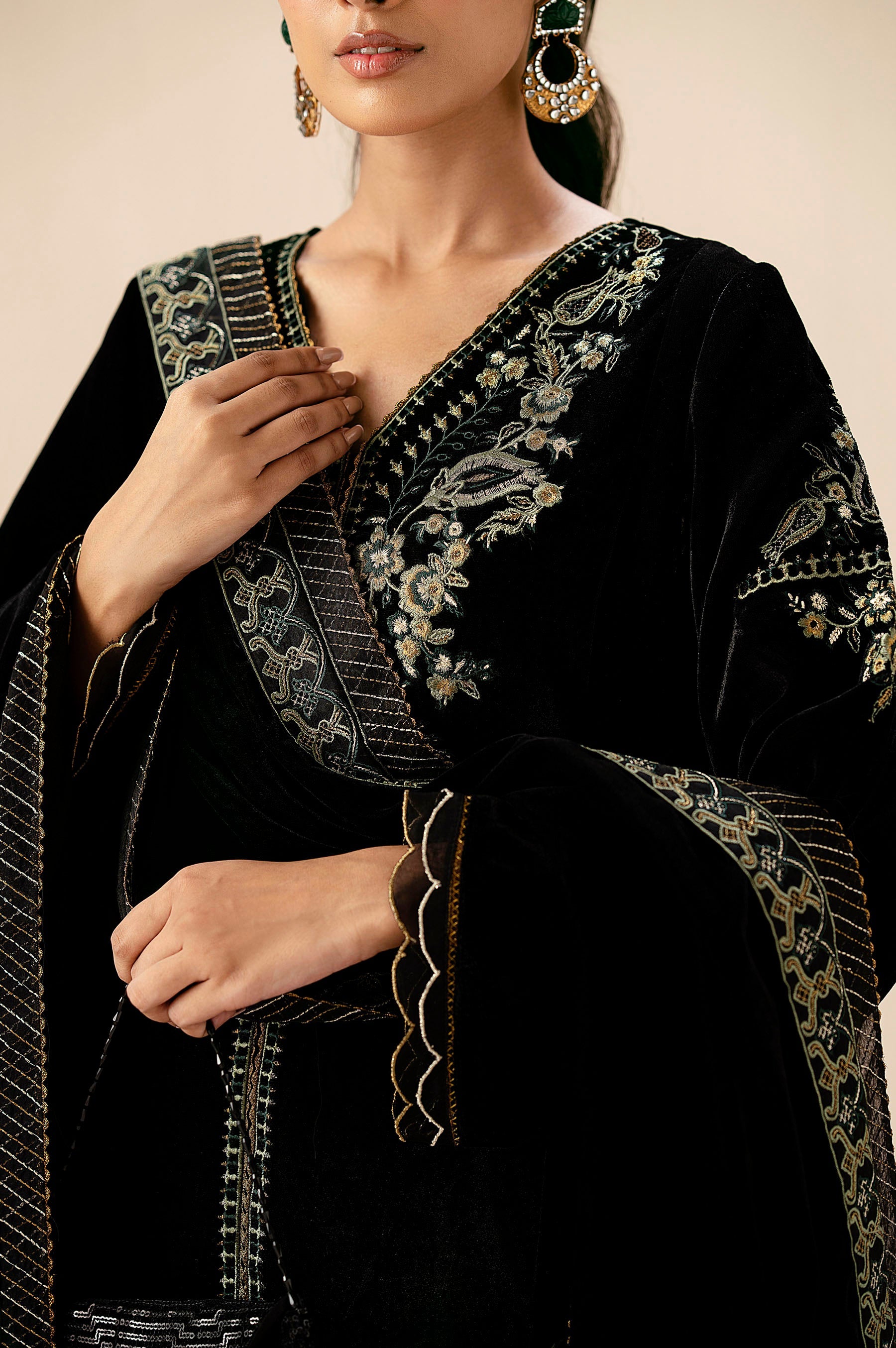 EMBROIDERED VELVET SUIT
