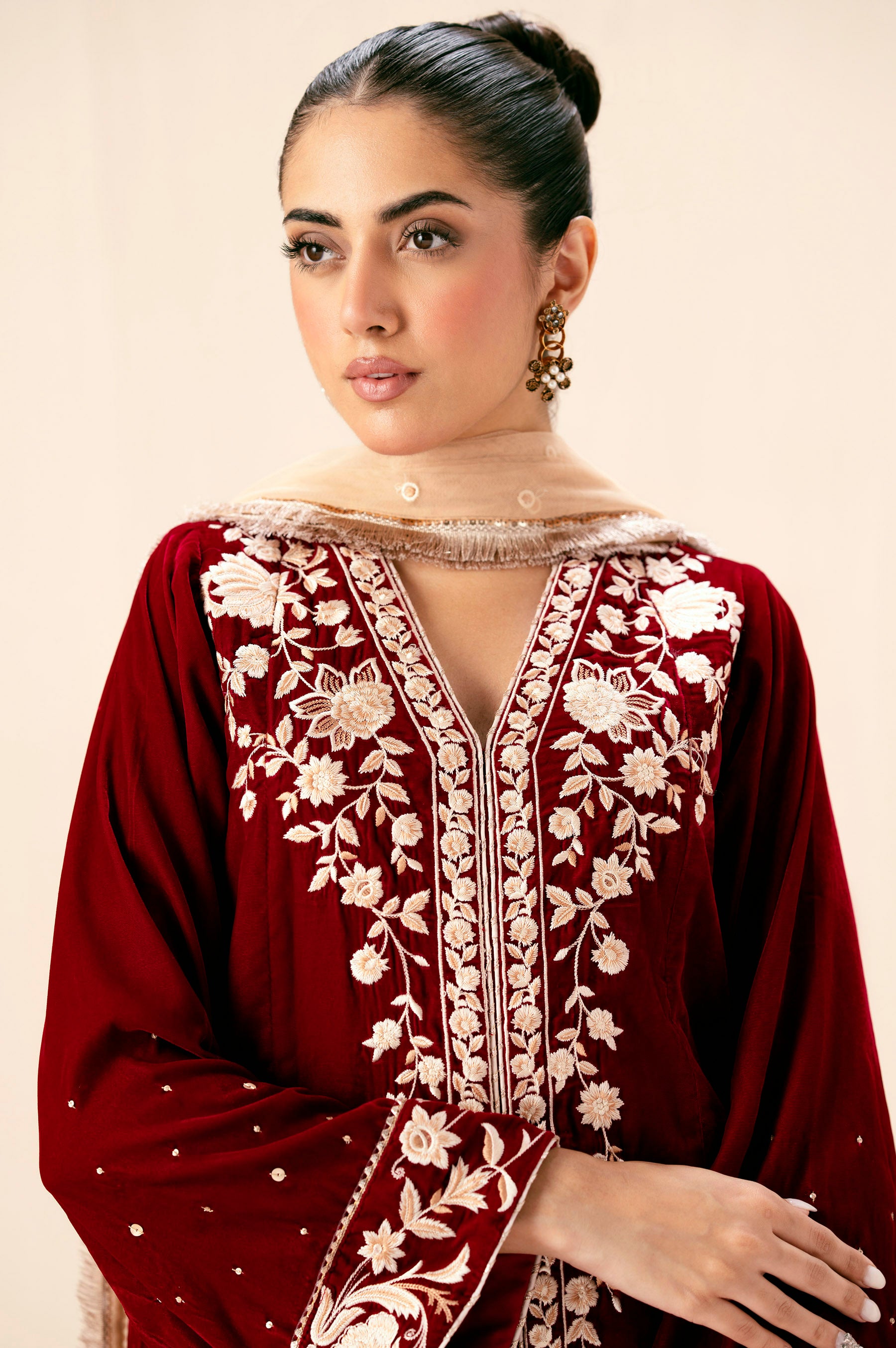 UNSTITCHED EMBROIDERED VELVET SHIRT BOTTOM SUIT