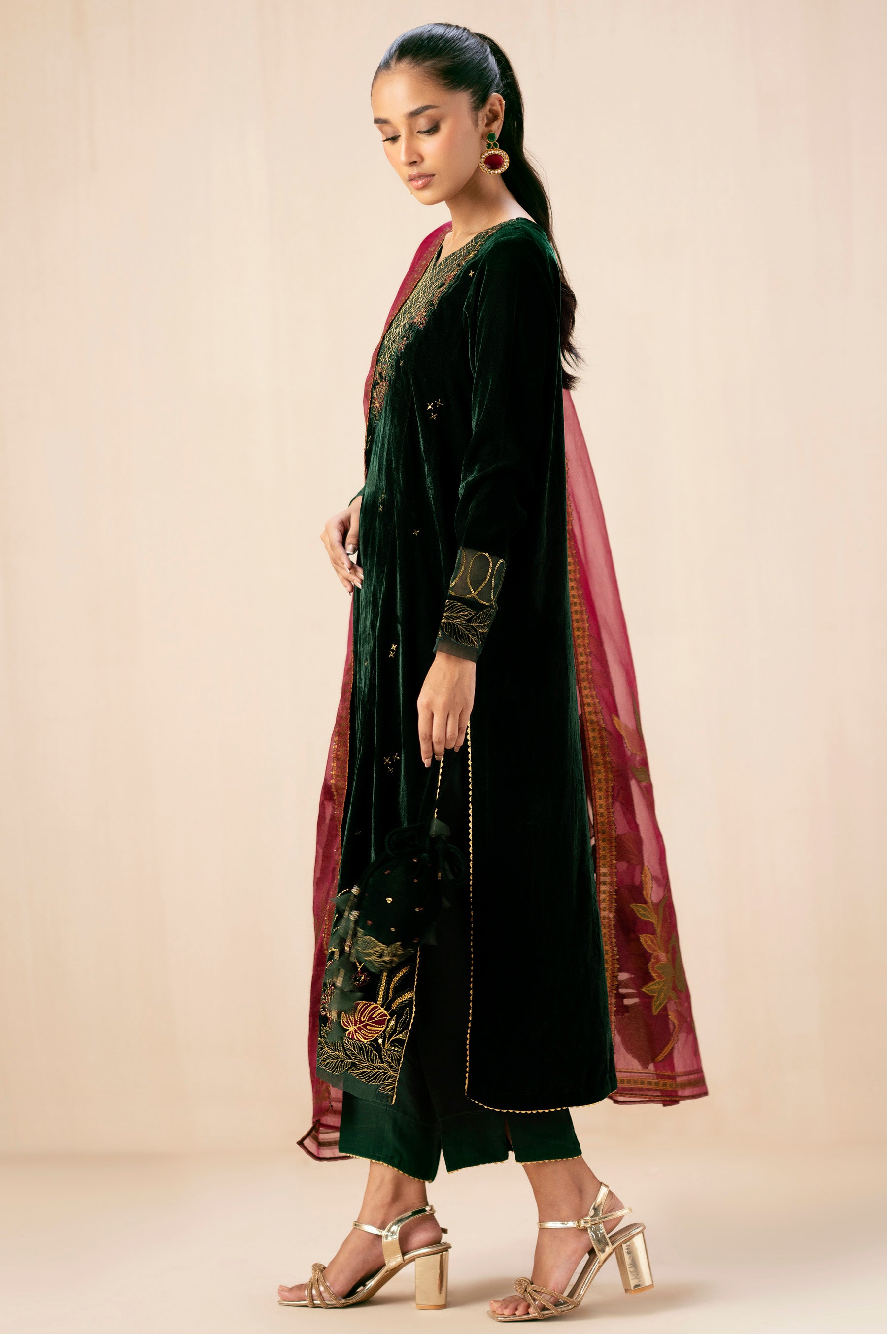 UNSTITCHED EMBROIDERED VELVET SHIRT BOTTOM SUIT