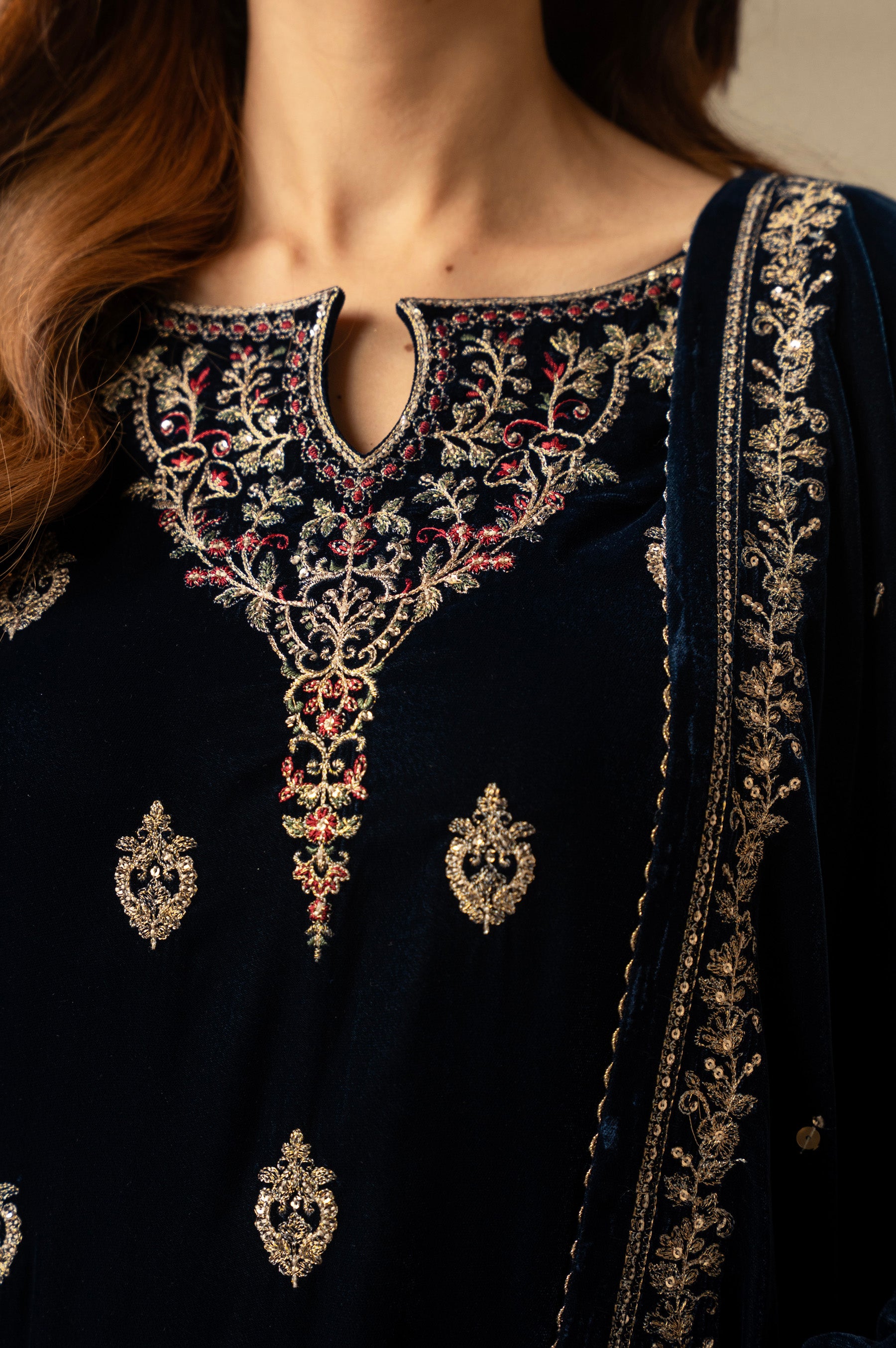 UNSTITCHED EMBROIDERED SUIT