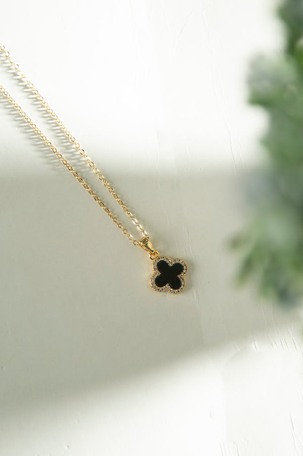 Black Shell Stone Pendant Necklace