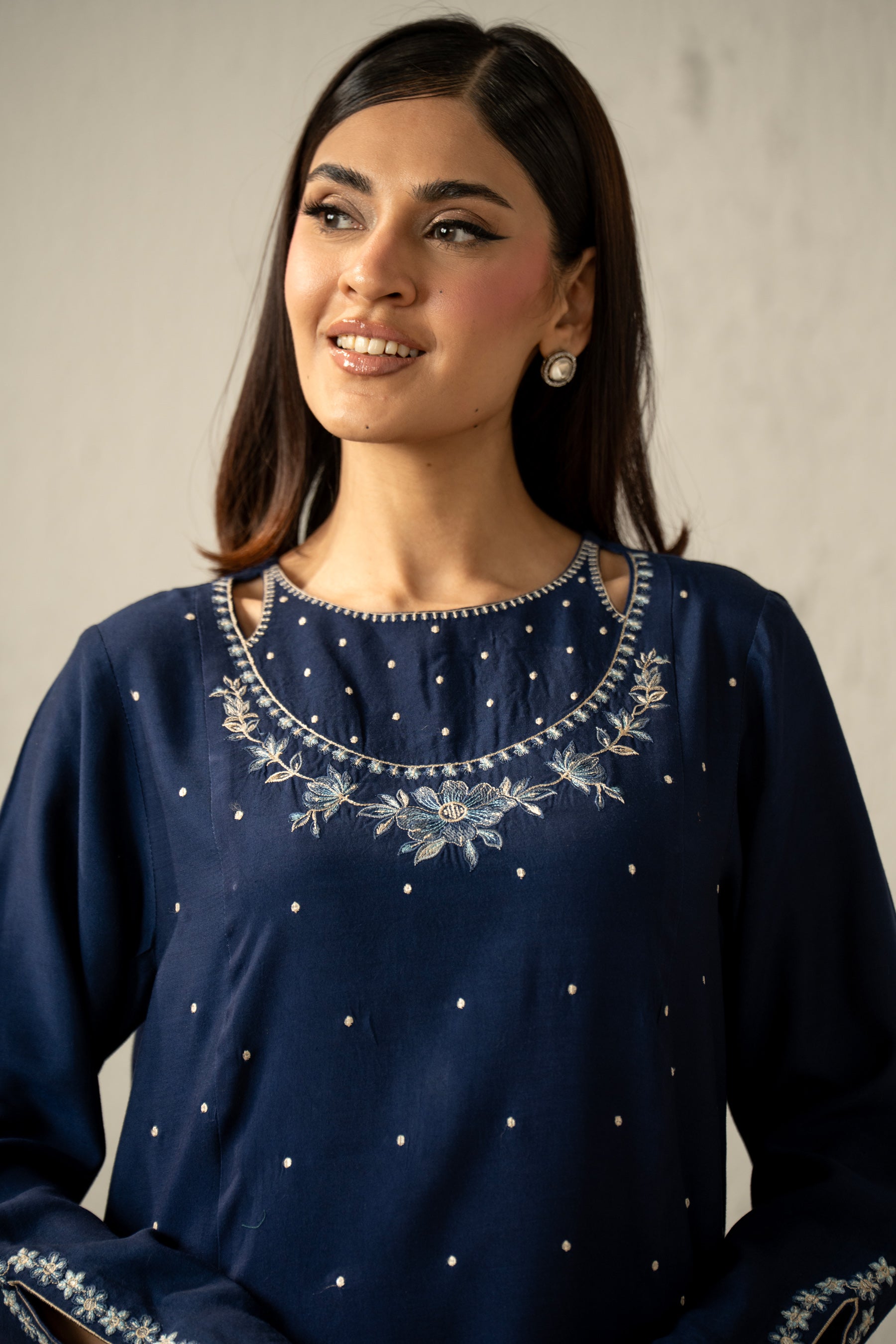 EMBROIDERED OAK SILK STITCHED 3 PIECE SUIT