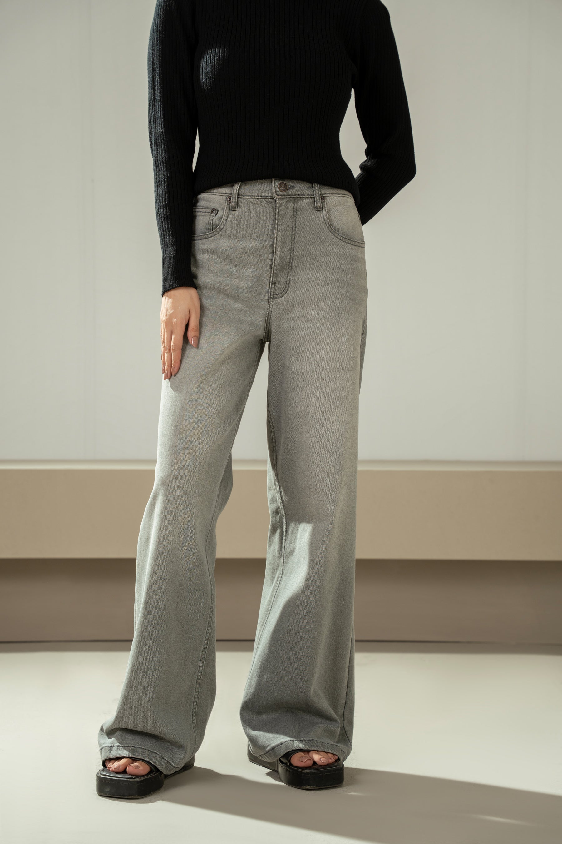 FLARE JEANS