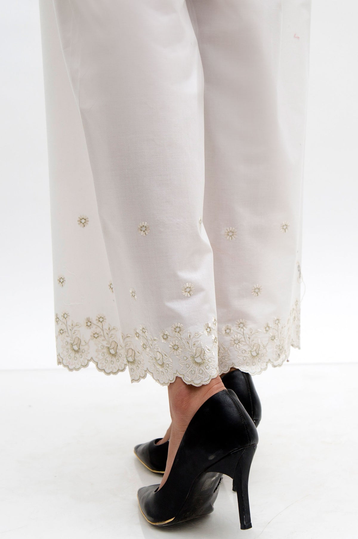 Embroidered Culotte Pants - White