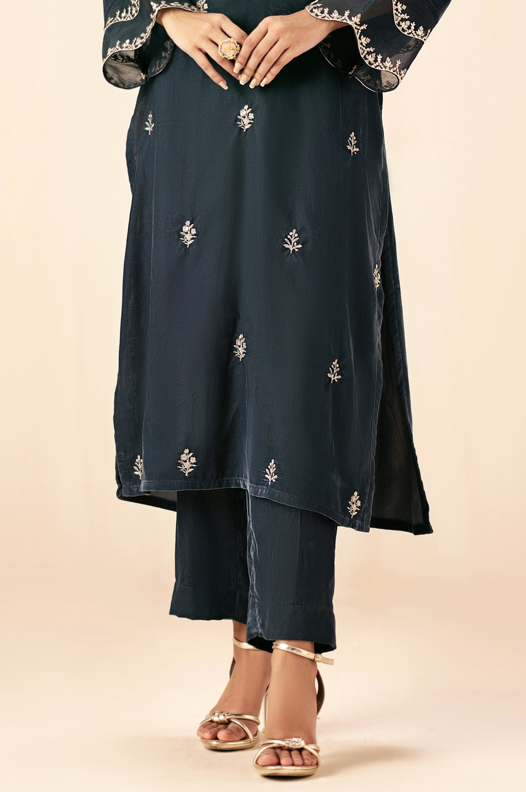 DYED VELVET STITCHED BOTTOM (FACTORY E-OUTLET)
