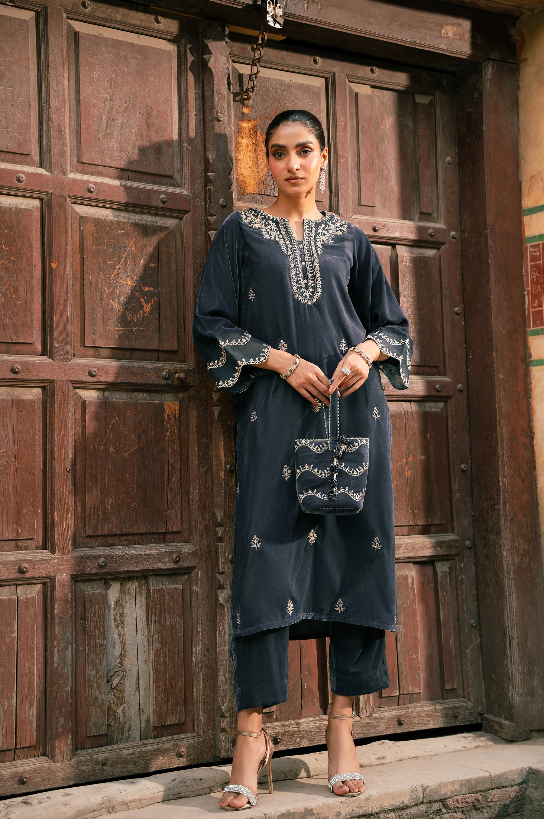 Stitched 2 Piece Embroidered Velvet Suit - Medium Blue