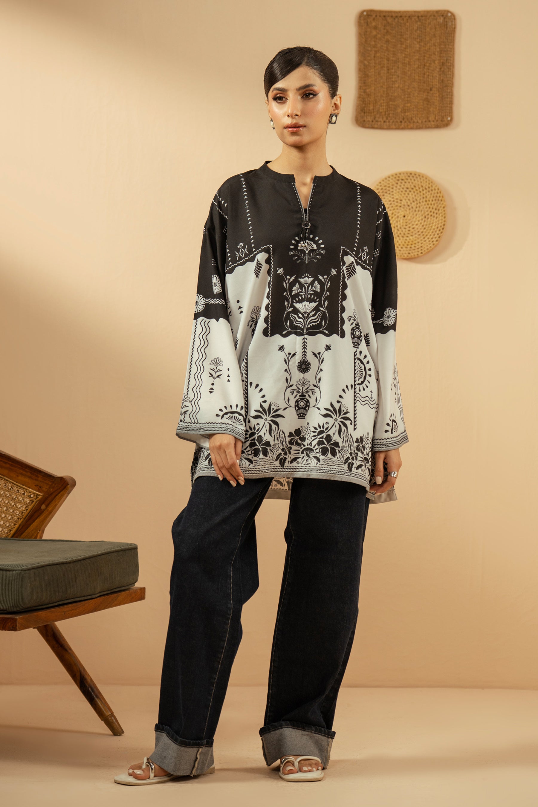 Crisp stitched white poly cambric 1-piece top or tunic with elegant contrast print patterns