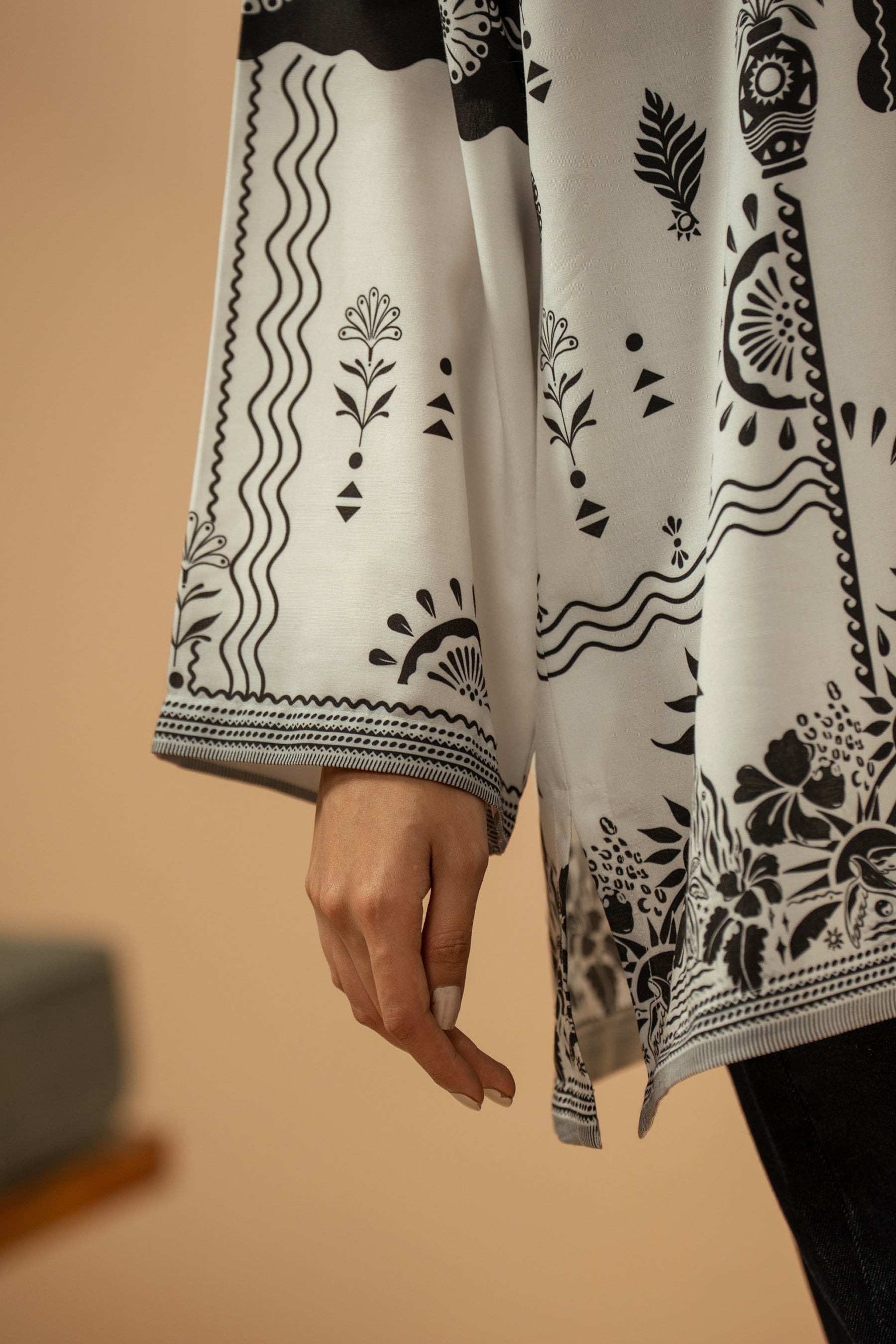 Crisp stitched white poly cambric 1-piece top or tunic with elegant contrast print patterns