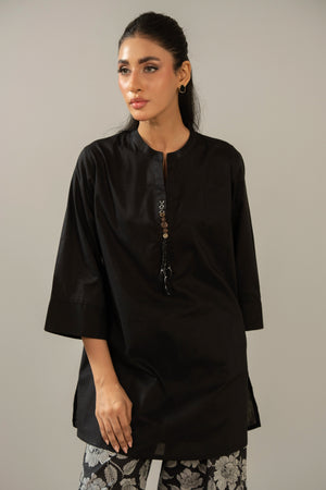 Stitched 2-piece black printed cambric suit with a matching printed shirt and straight trousers