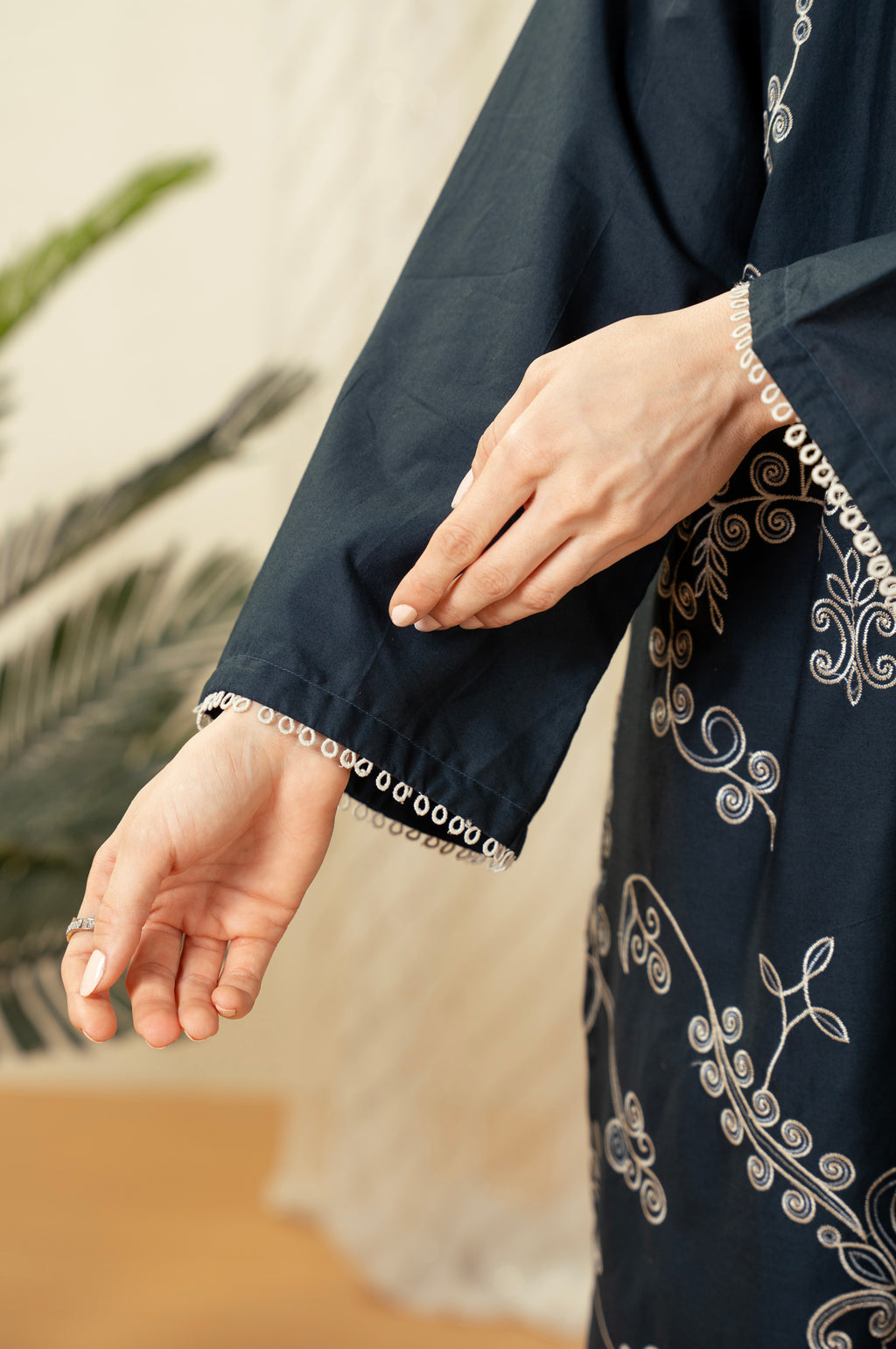 STITCHED EMBROIDERED SHIRT BOTTOM