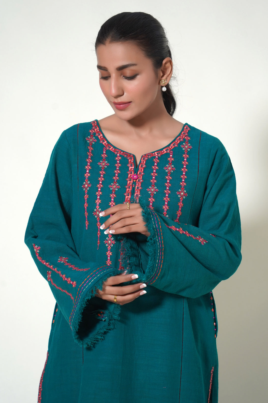 Unstitched 2 Piece Embroidered Khaddar Suit – Zeenwoman