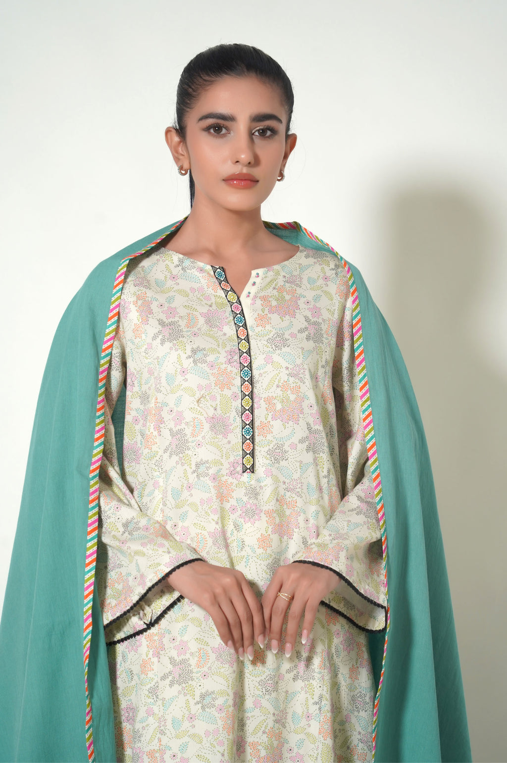 Unstitched 3 Piece Printed Cottle Suit