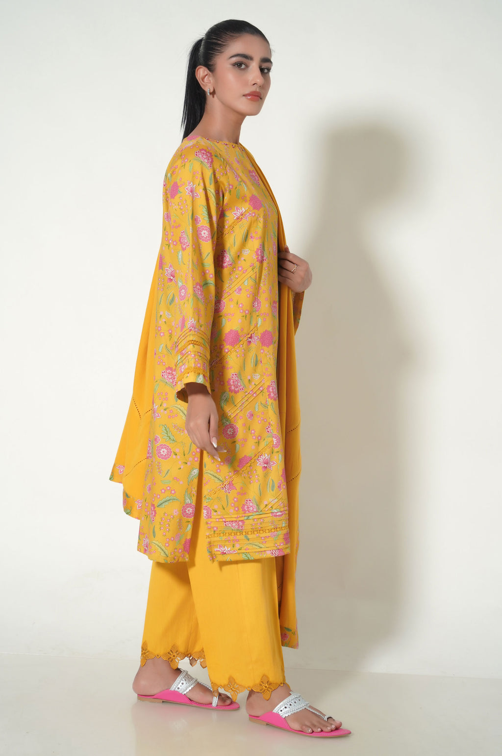 Unstitched 3 Piece Printed Cottle Suit