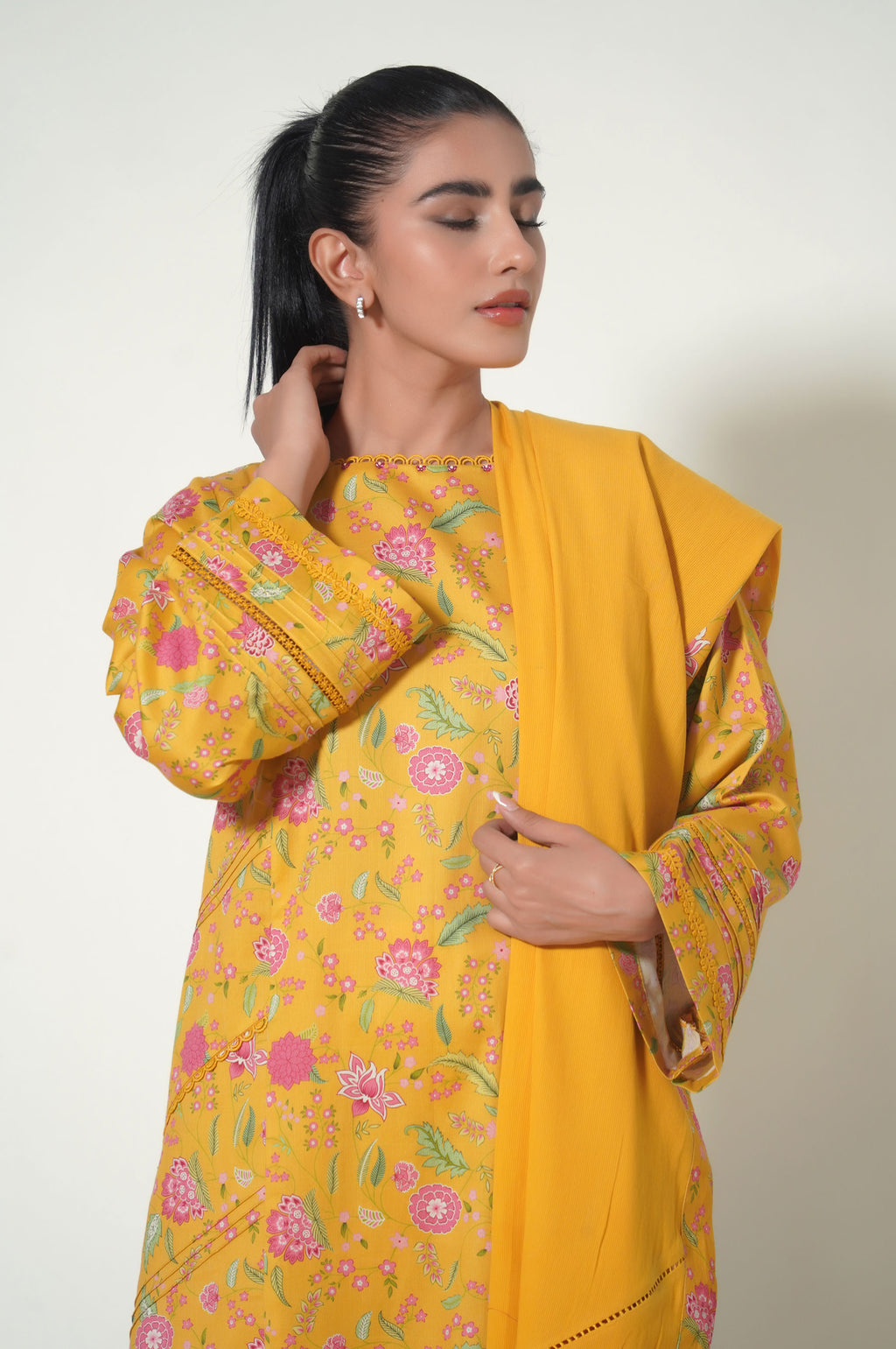 Unstitched 3 Piece Printed Cottle Suit