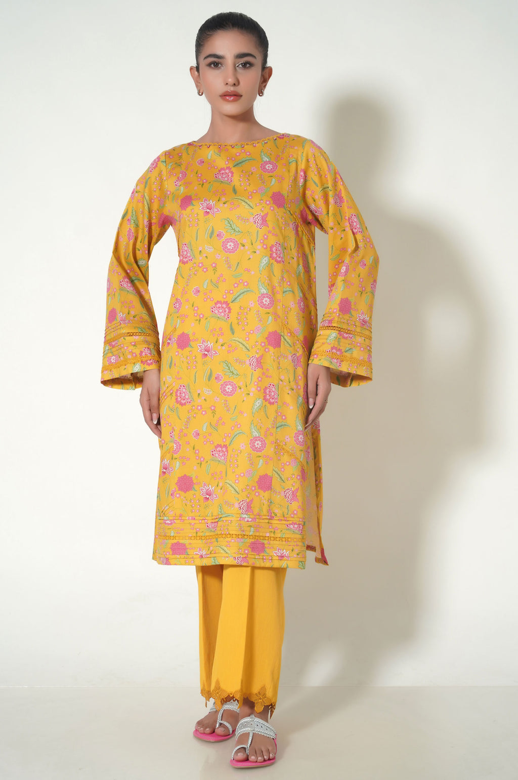 Unstitched 3 Piece Printed Cottle Suit
