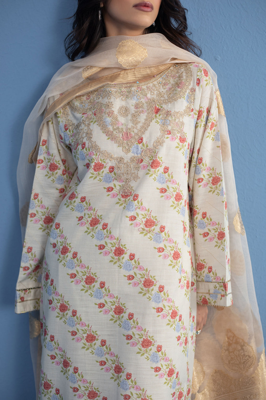 Unstitched 3 Piece Printed Khaddar Suit