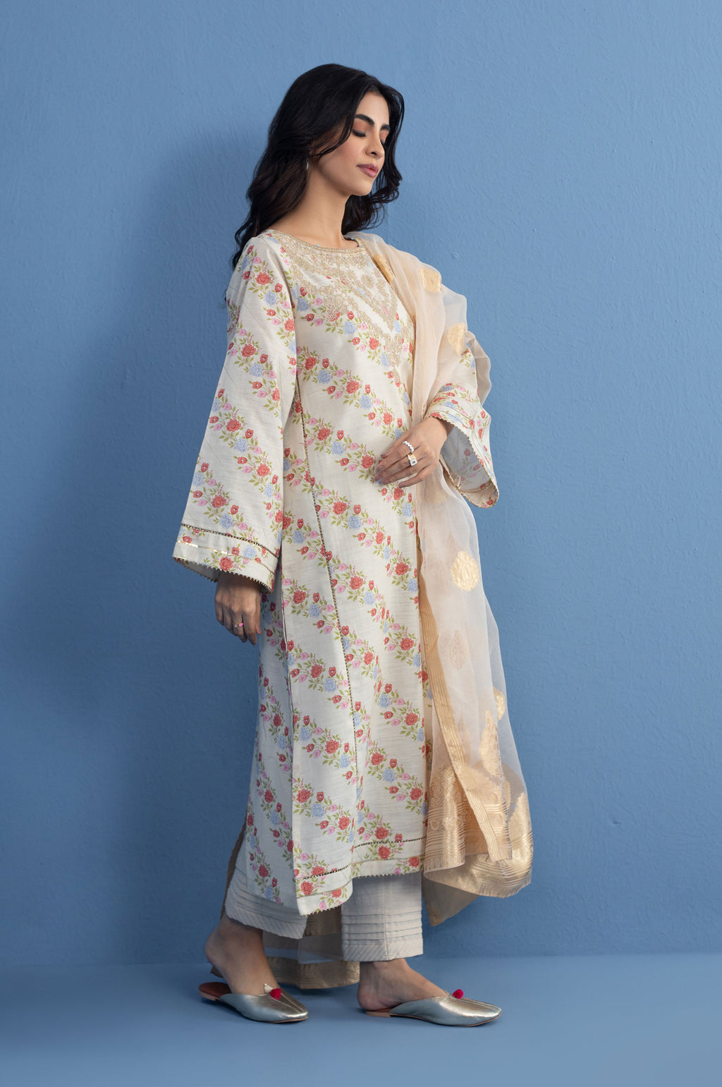 Unstitched 3 Piece Printed Khaddar Suit
