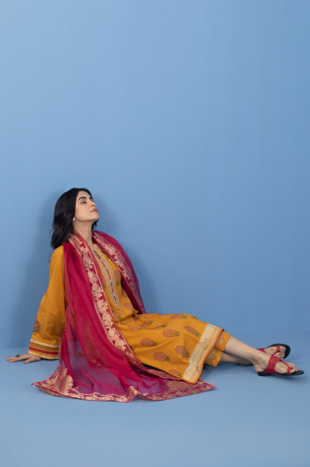 Unstitched 3 Piece Printed Khaddar Suit