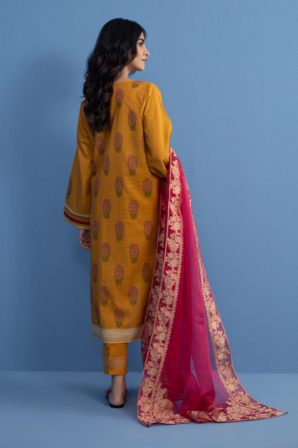 Unstitched 3 Piece Printed Khaddar Suit