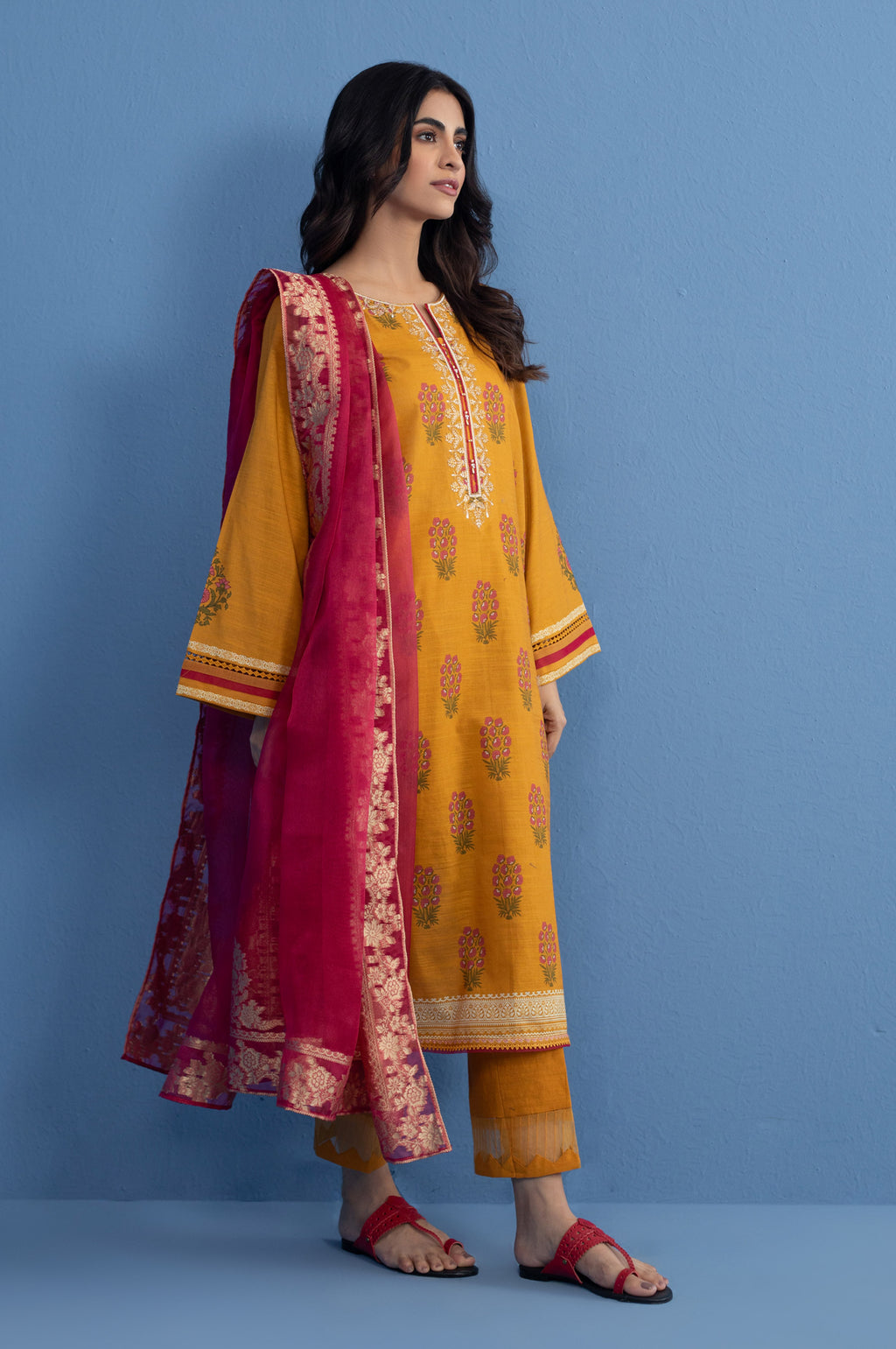 Unstitched 3 Piece Printed Khaddar Suit
