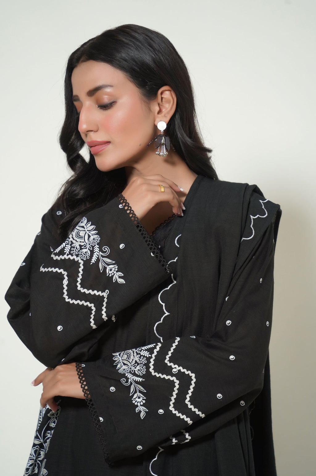 Unstitched 3 Piece Printed Khaddar Suit