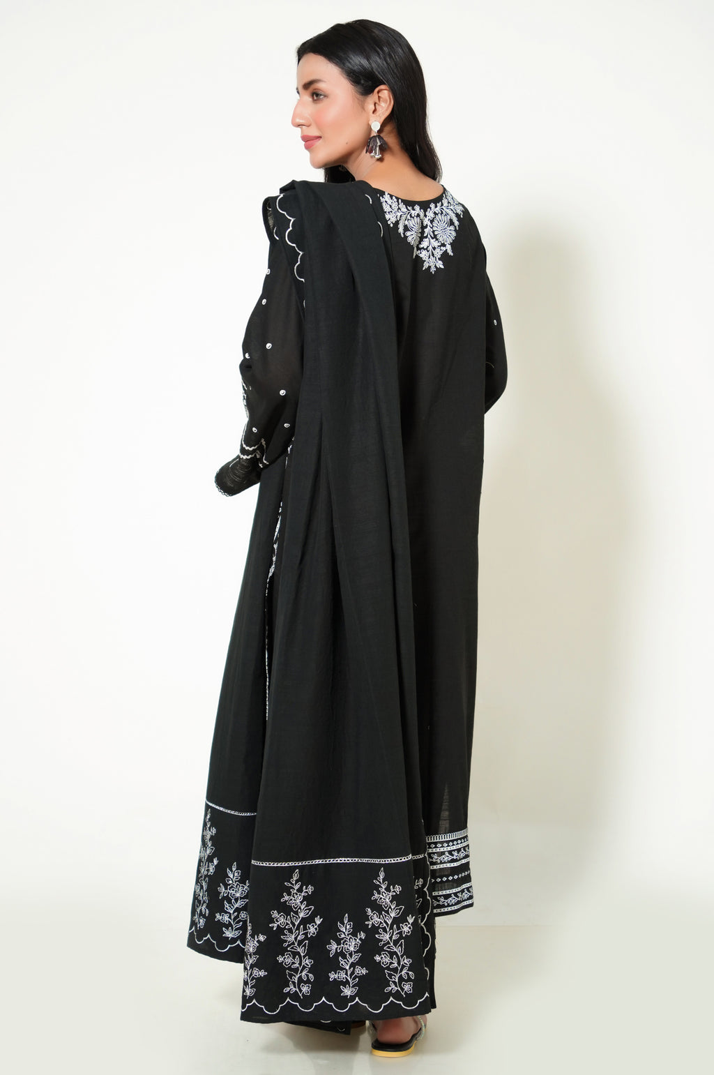 Unstitched 3 Piece Printed Khaddar Suit