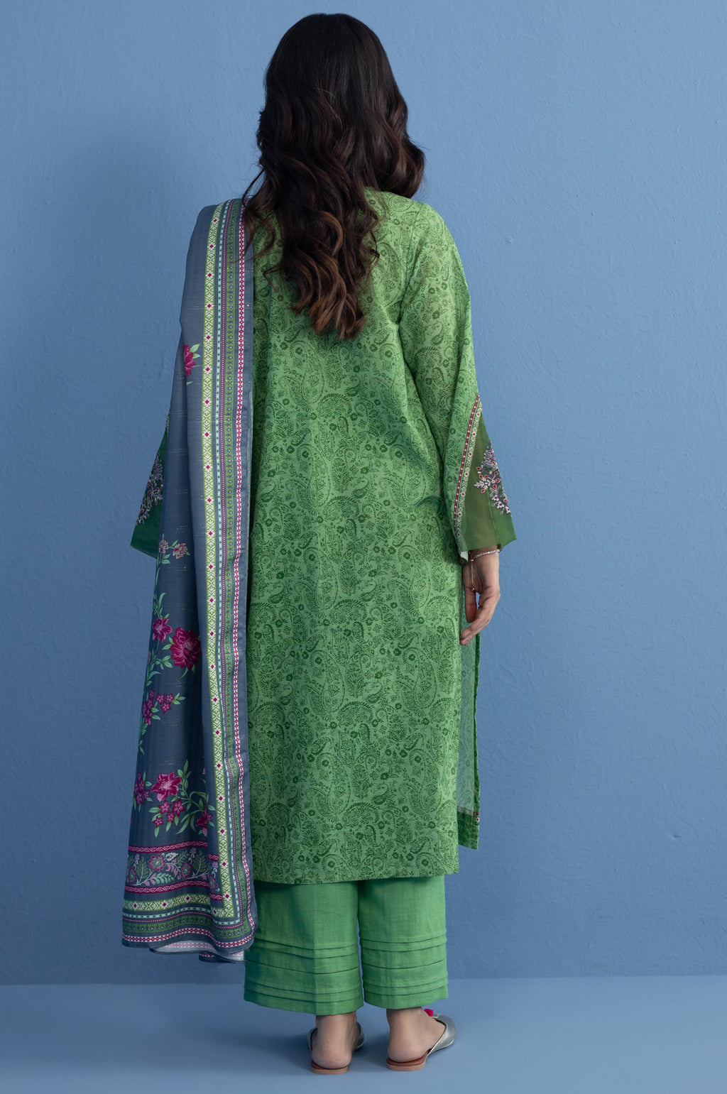 Unstitched 3 Piece Embroidered Khaddar Suit