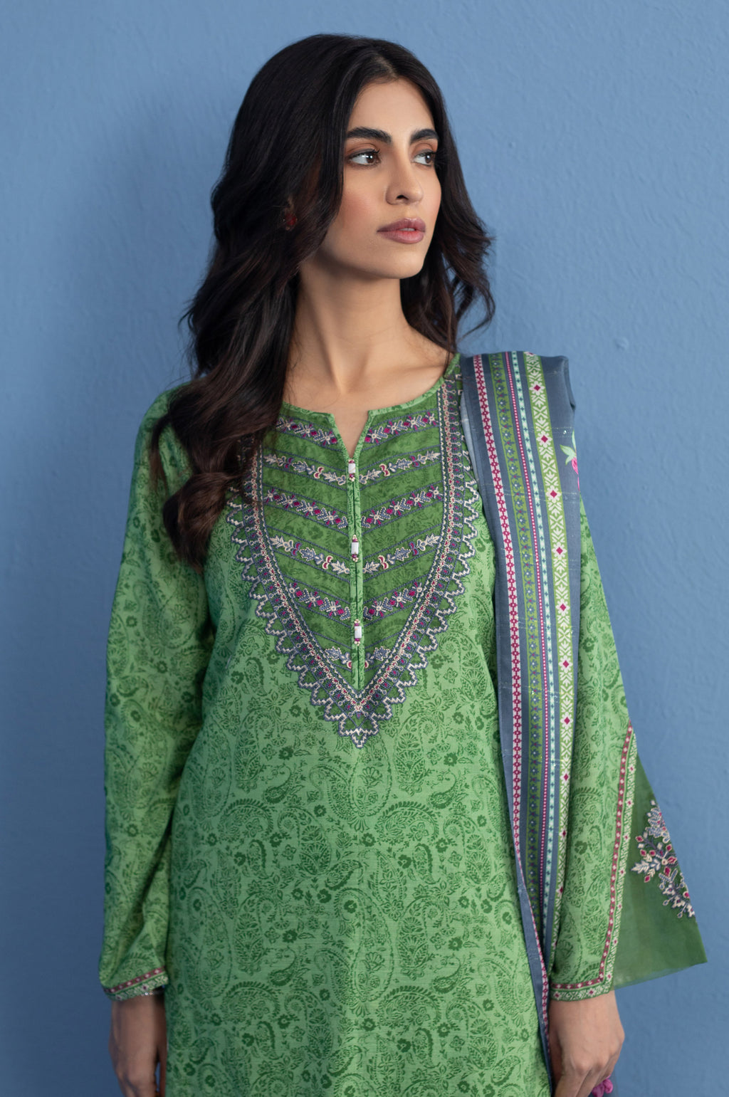 Unstitched 3 Piece Embroidered Khaddar Suit