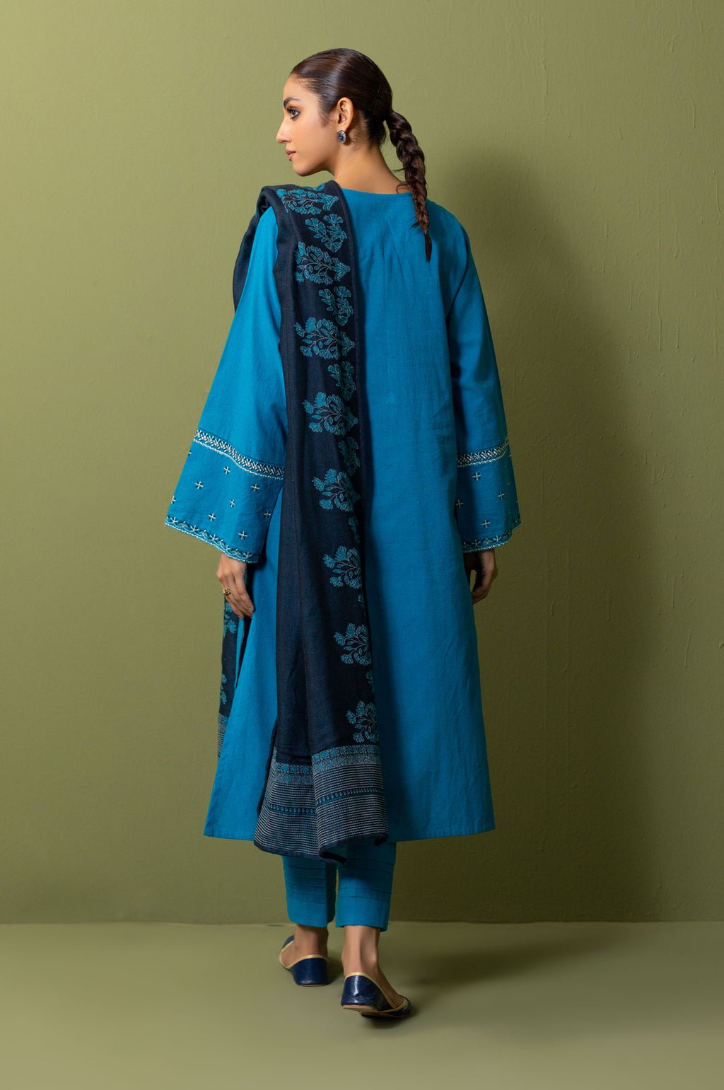 Unstitched 3 Piece Embroidered Neps Khaddar Suit
