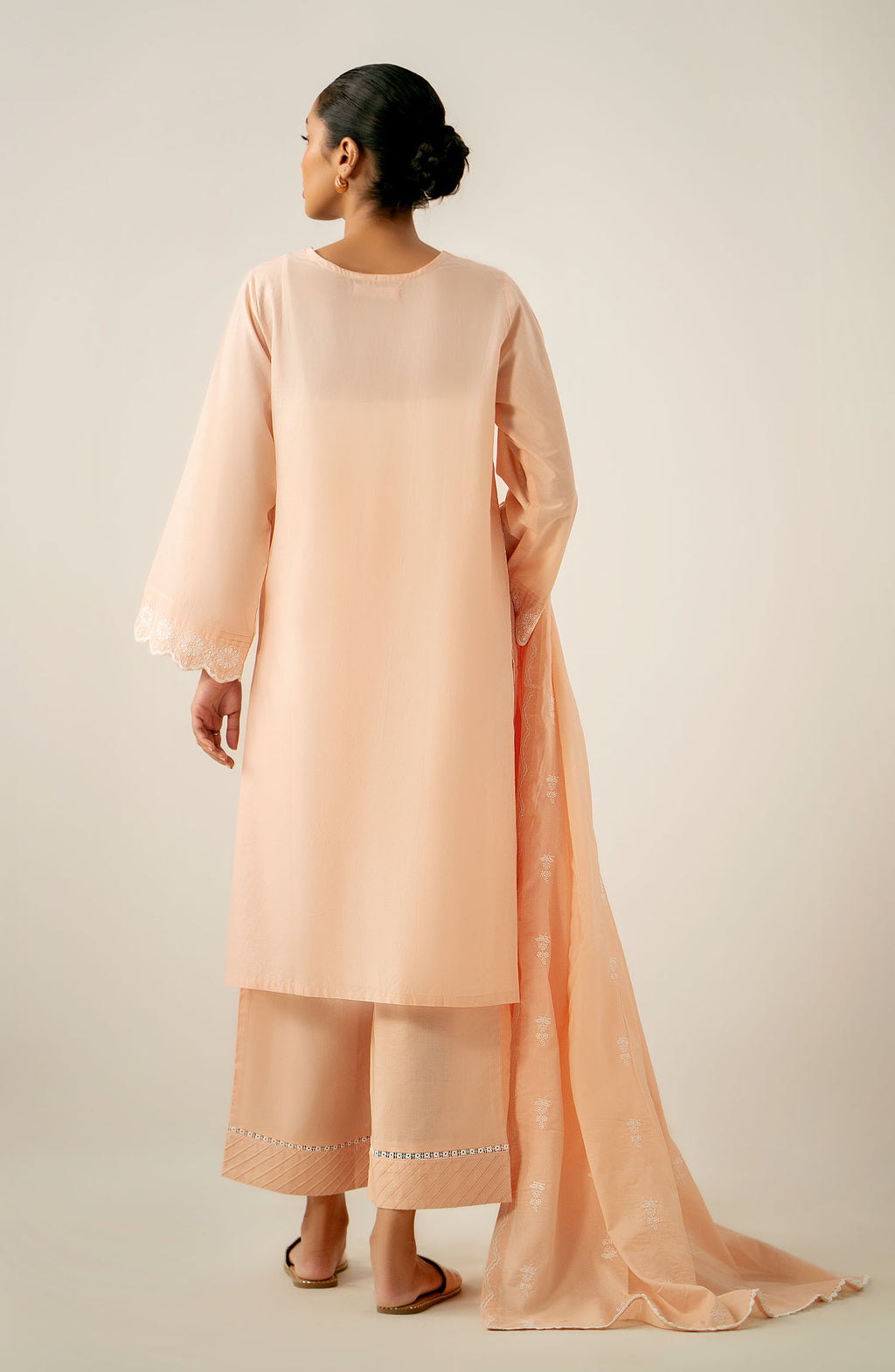 Unstitched 3 Piece Embroidered Chikankari Lawn Suit