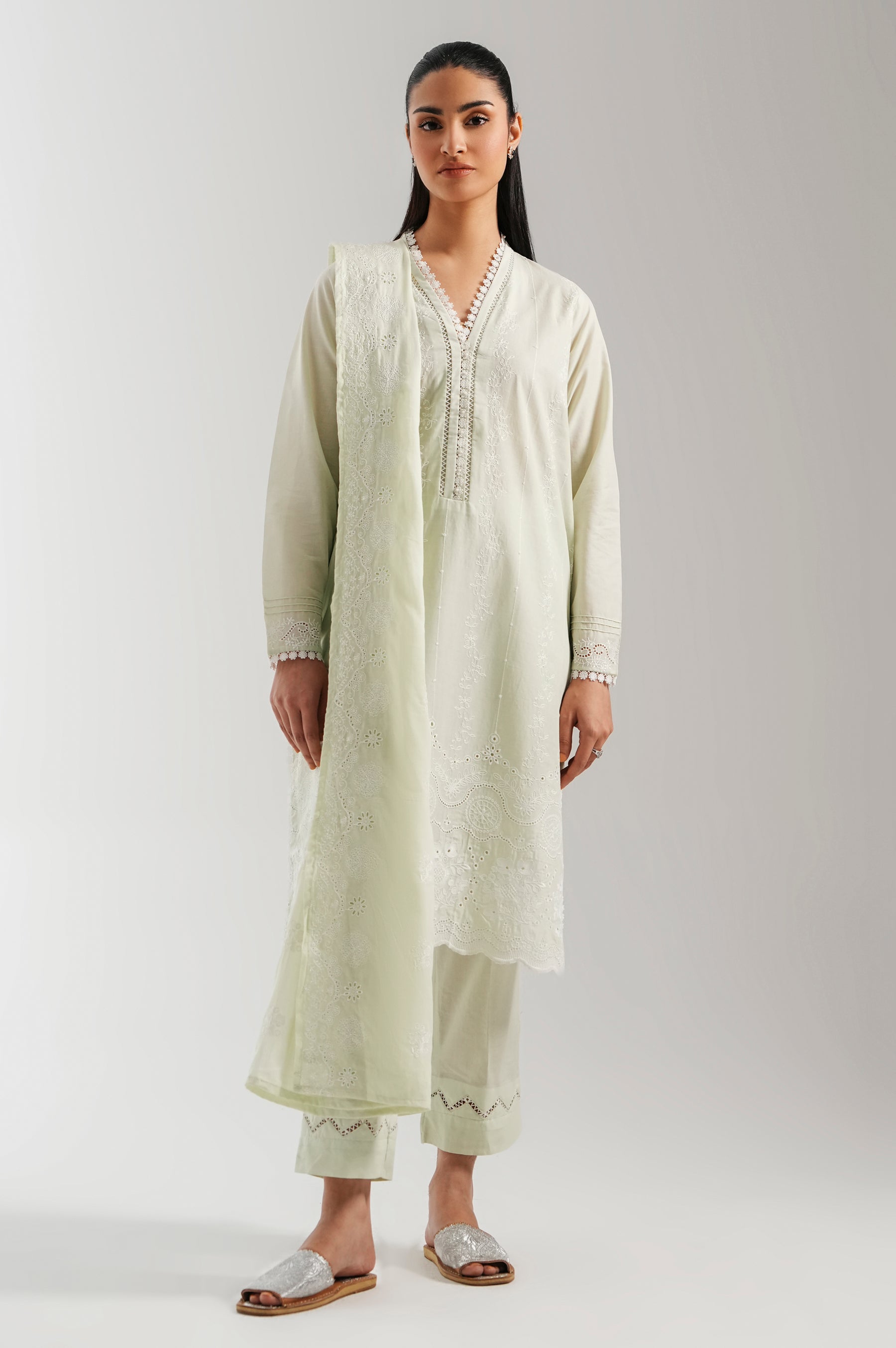 EMBROIDERED UNSTITCHED DUPATTA (FACTORY E-OUTLET)