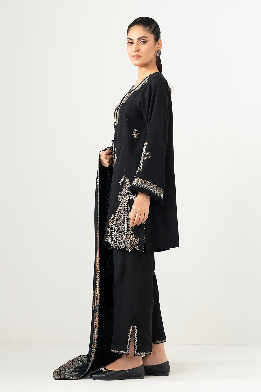 UNSTITCHED EMBROIDERED SUIT
